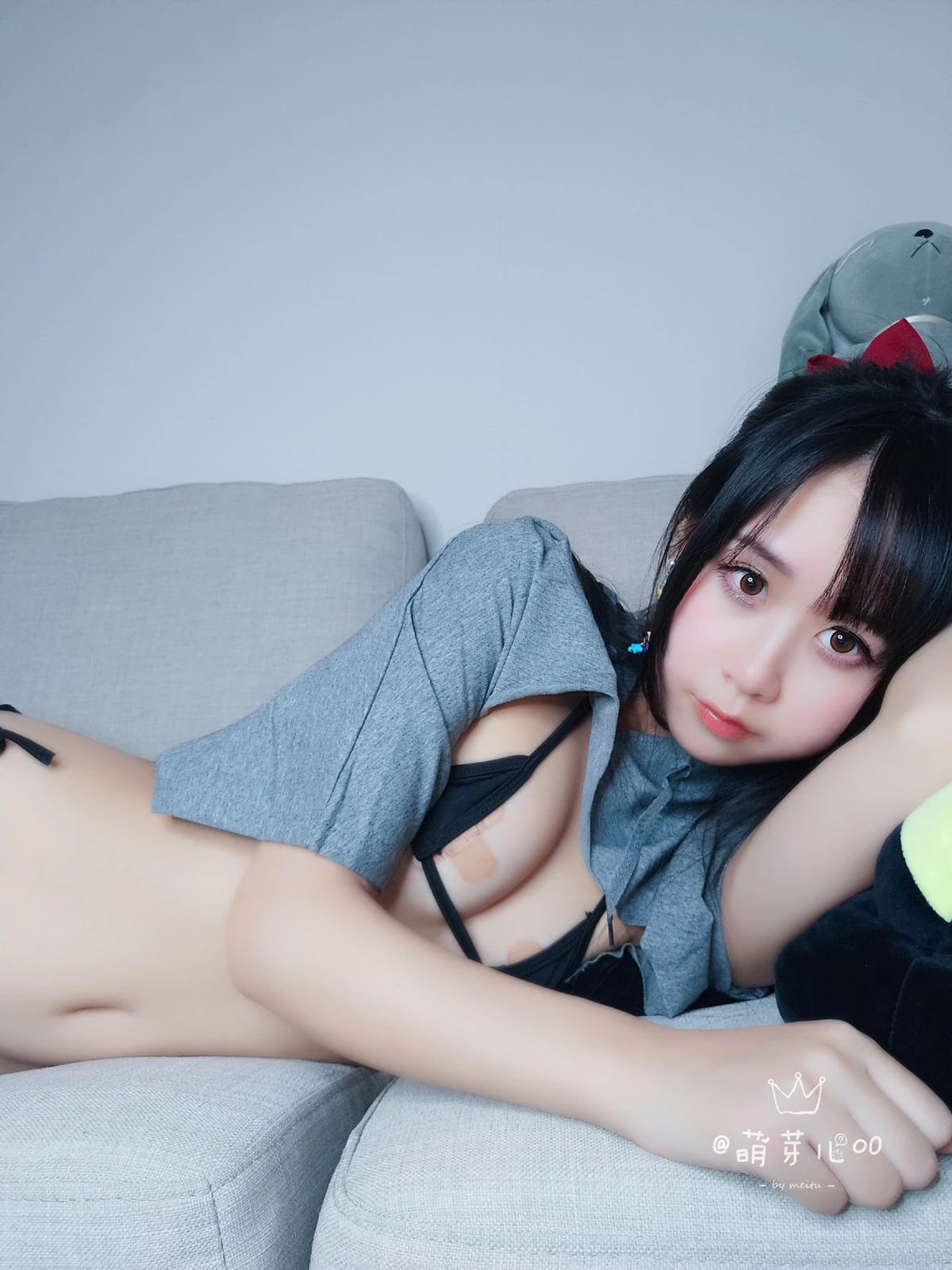 Xgyw.Org_阳光美少女萌芽儿o0比基尼ok绷主题灰色上衣配牛仔短裤露黑色三点式内衣诱惑写真41P