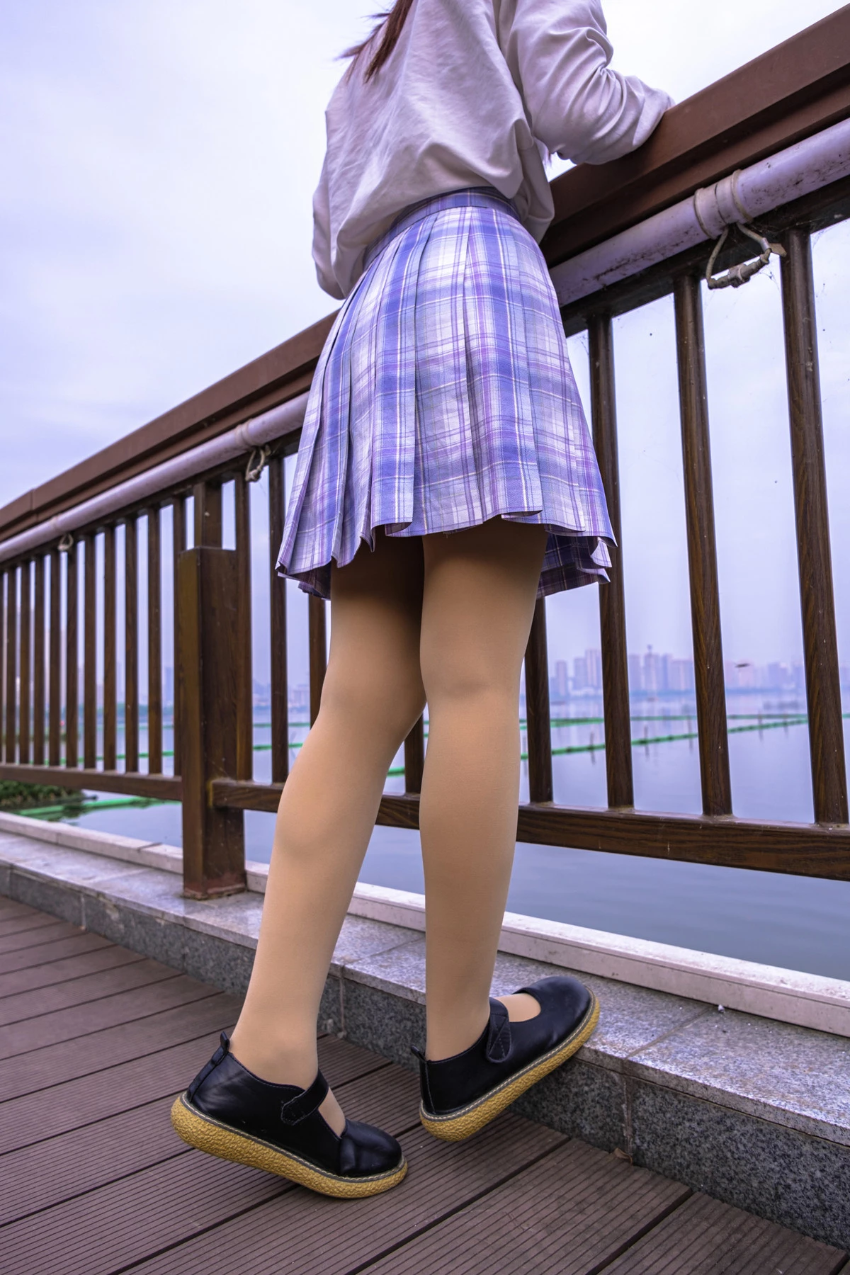 Xgyw.Org_萝莉写真机构森萝财团月下001小夜主题户外性感白T配格子短裙露肉丝袜秀美腿诱惑写真76P