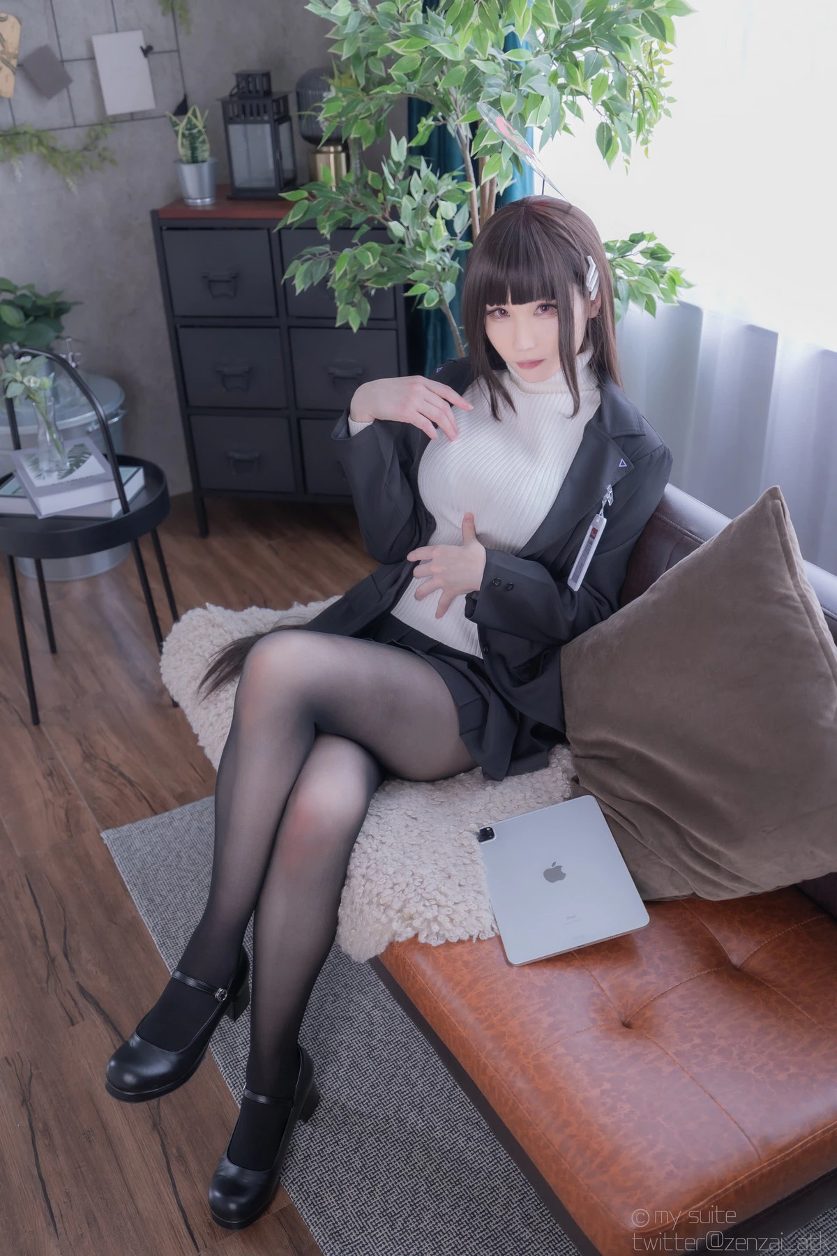Xgyw.Org_越南妹子KuukoW-Suite Archive主题性感黑色OL制服露黑色蕾丝内衣秀完美身材诱惑写真300P