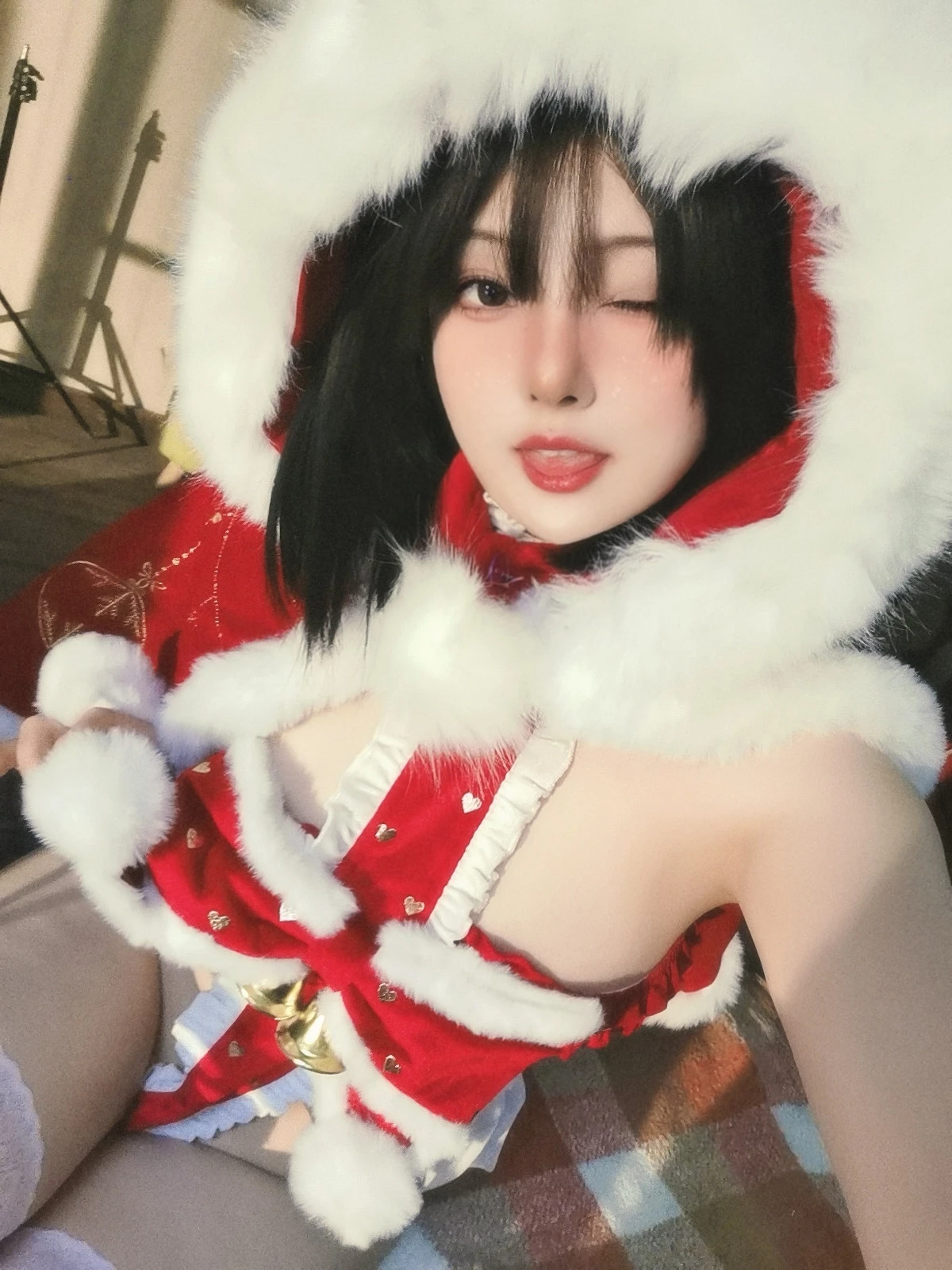 Xgyw.Org_网络美女Natsuko夏夏子圣诞雪精灵主题性感红色圣诞服饰配白丝袜秀丰满身材诱惑写真48P