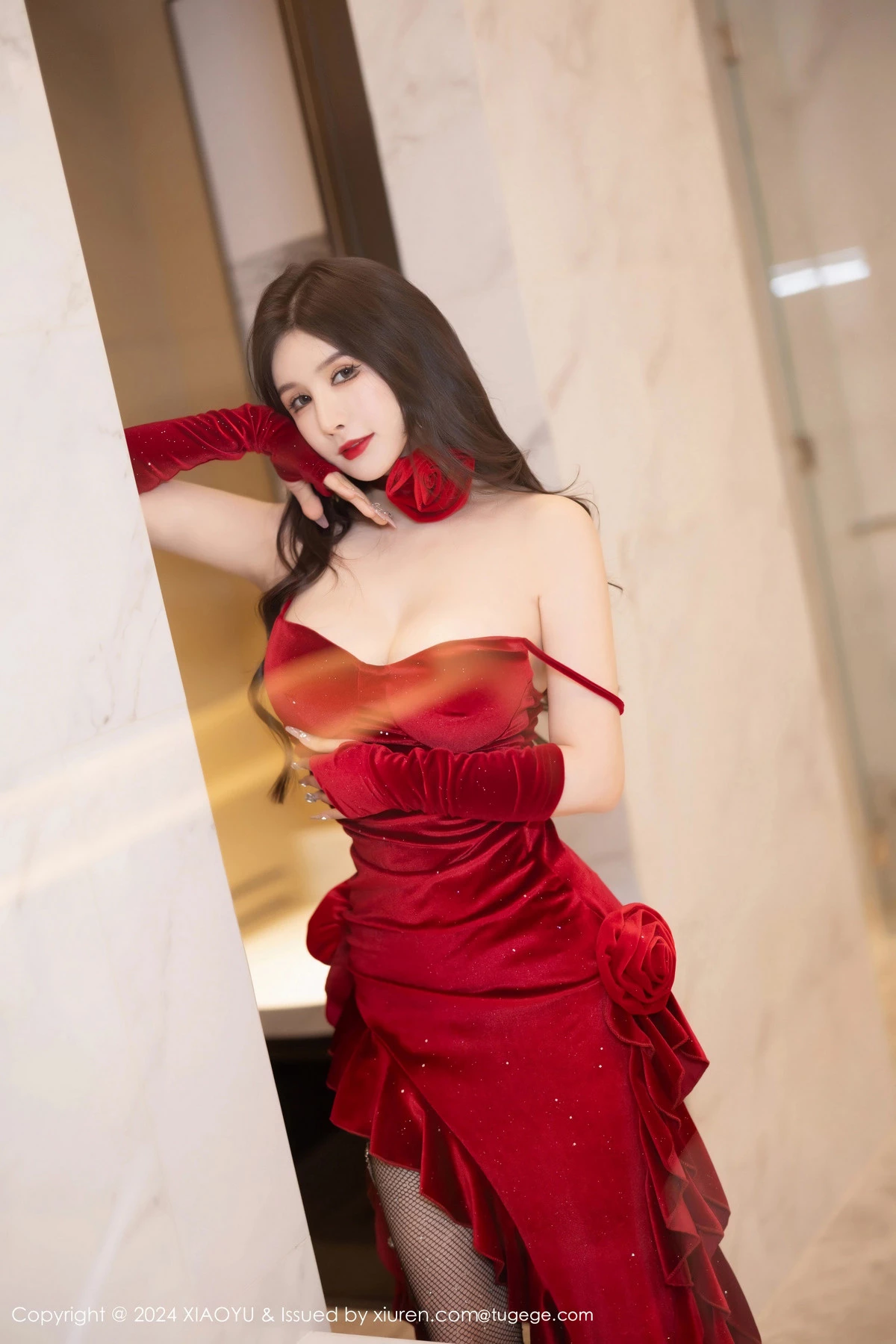 Xgyw.Org_[XiaoYu画语界]Vol.1228_女神李丽莎性感暗红色吊带短裙配红丝吊袜秀完美身材诱惑写真81P