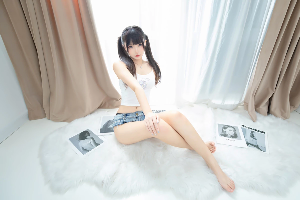 Xgyw.Org_萝莉美女神楽板真冬牛仔兔兔主题性感吊带白T配超短牛仔裤露白丝裤袜秀美腿诱惑写真75P