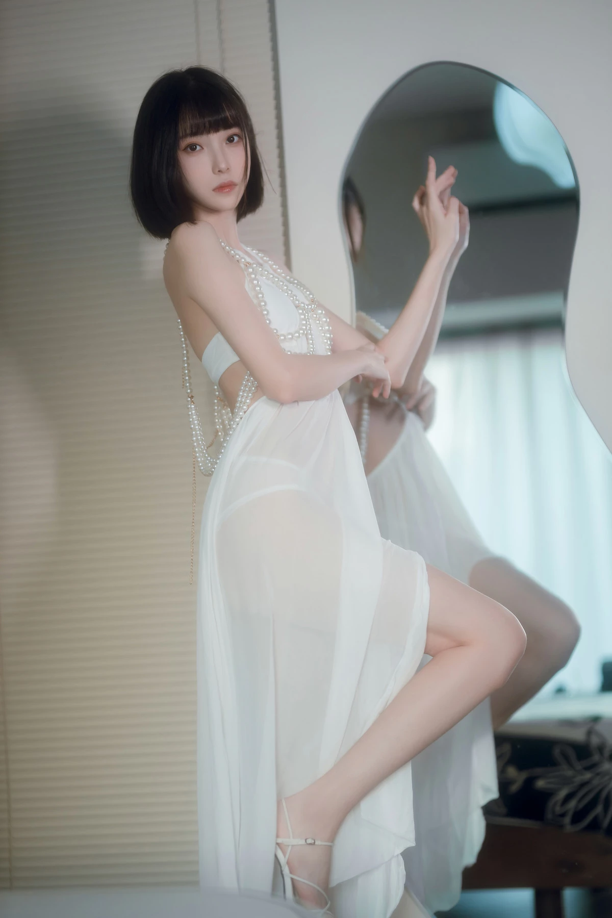 Xgyw.Org_网络美女许岚LAN晨间女友主题性感珍珠服饰配白色薄纱连衣长裙秀完美身材诱惑写真40P