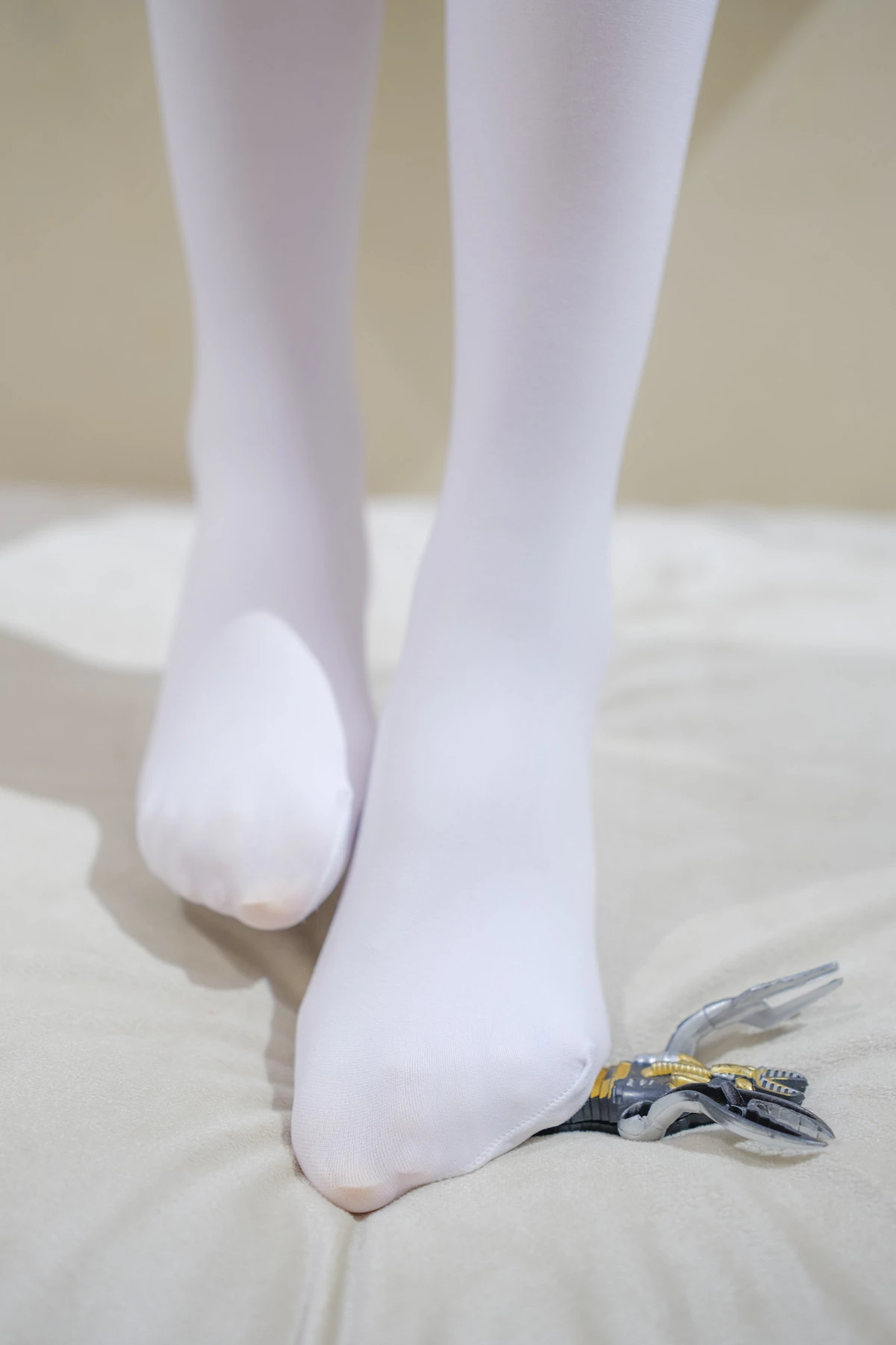 Xgyw.Org_萝莉写真机构森萝财团GZAY04主题性感JK制服百褶裙下超薄无内白丝秀翘臀美腿诱惑写真102P