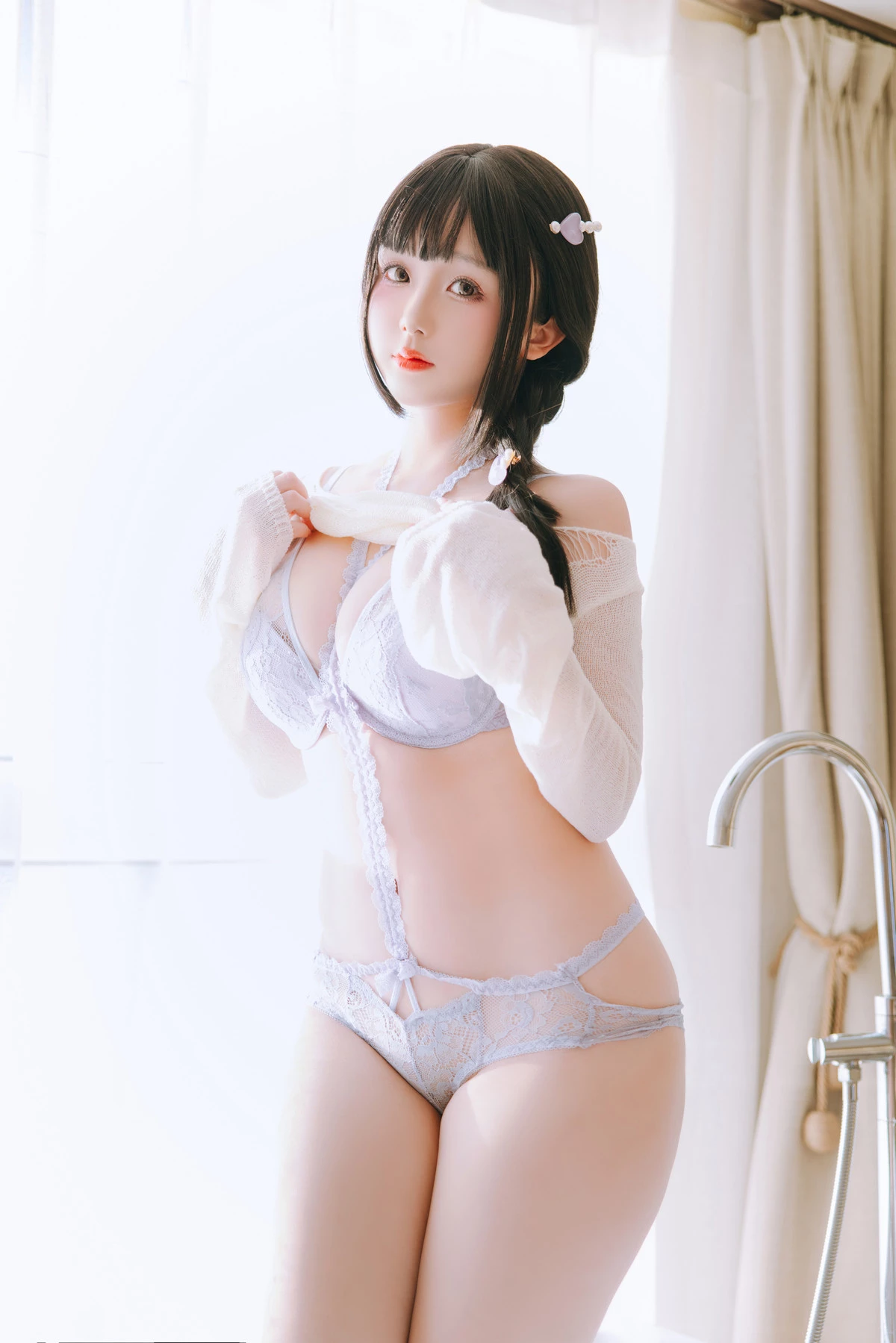 Xgyw.Org_Cosplay美女日奈娇牛仔裤人妻主题白色缕空上衣配牛仔短裤露灰色蕾丝内衣诱惑写真115P