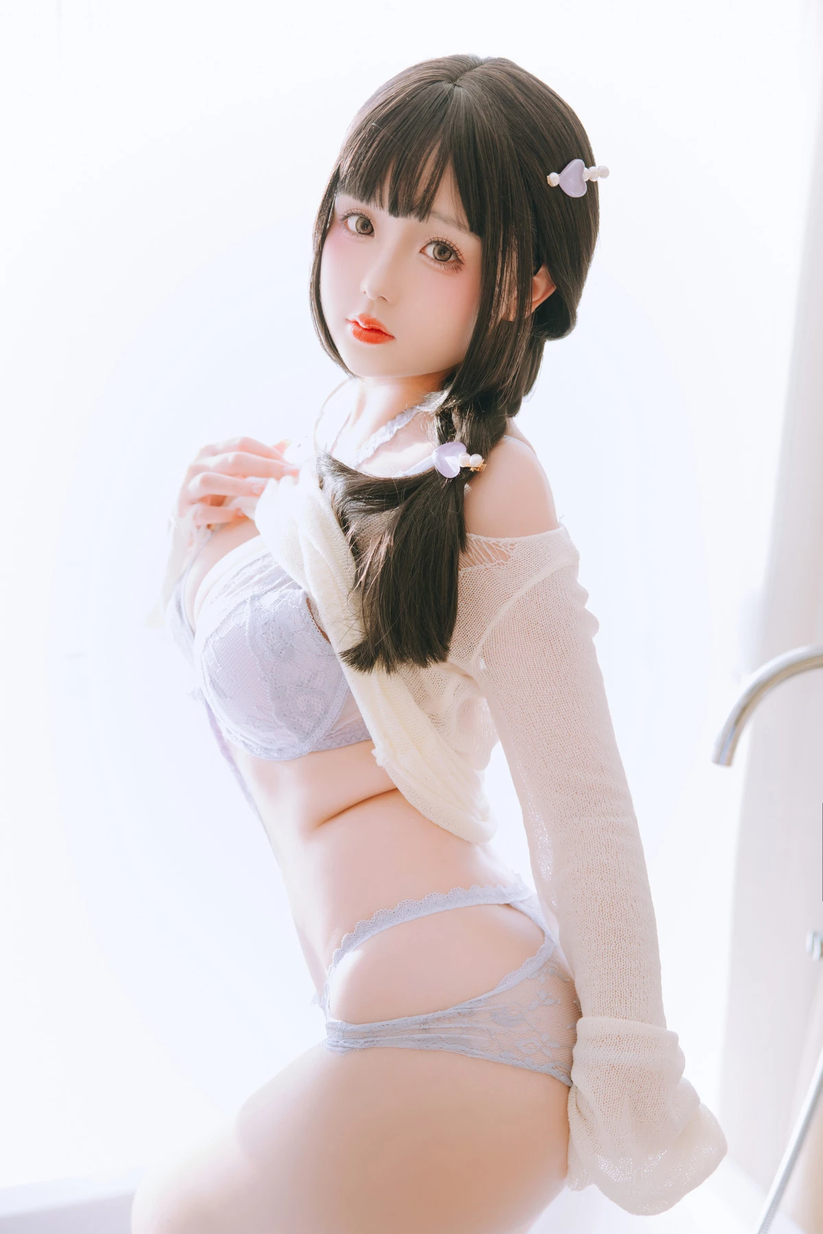 Xgyw.Org_Cosplay美女日奈娇牛仔裤人妻主题白色缕空上衣配牛仔短裤露灰色蕾丝内衣诱惑写真115P
