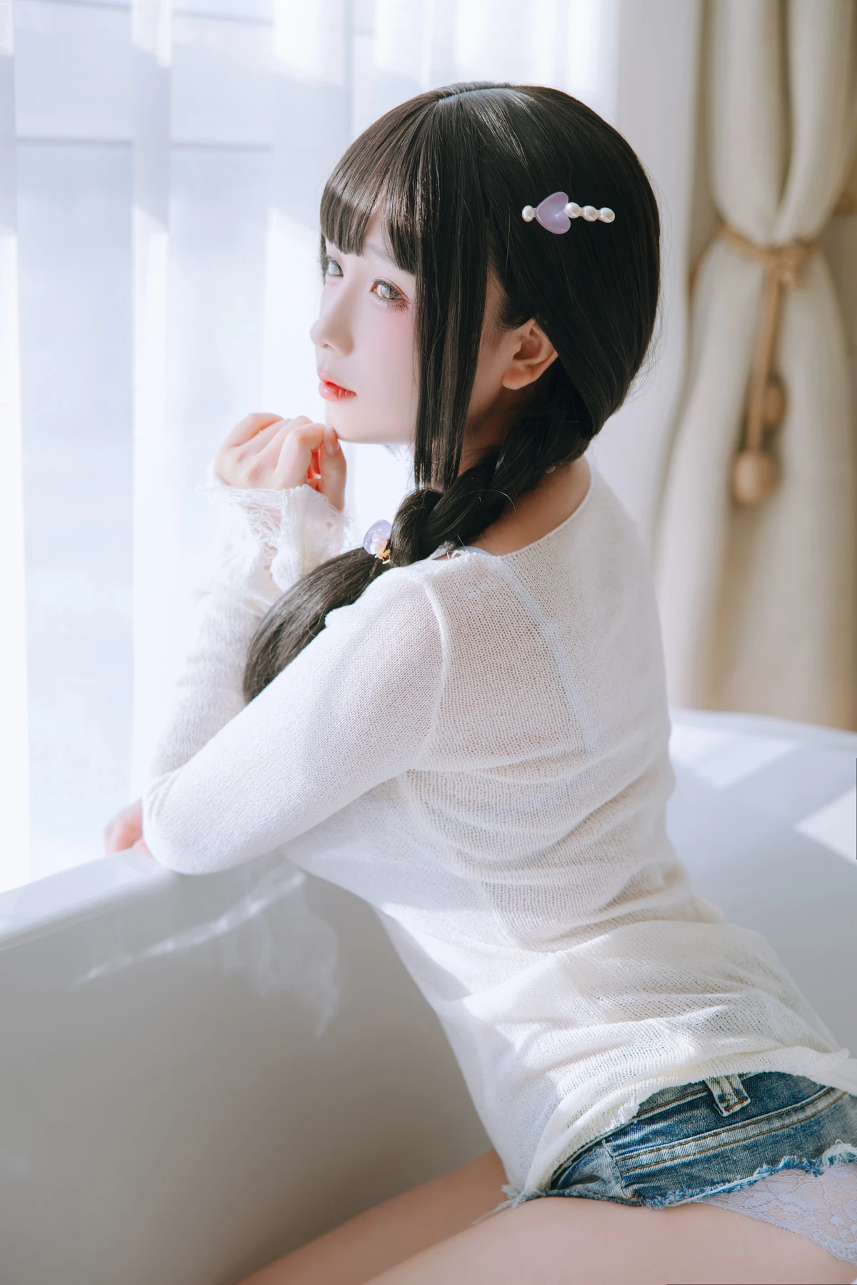 Xgyw.Org_Cosplay美女日奈娇牛仔裤人妻主题白色缕空上衣配牛仔短裤露灰色蕾丝内衣诱惑写真115P
