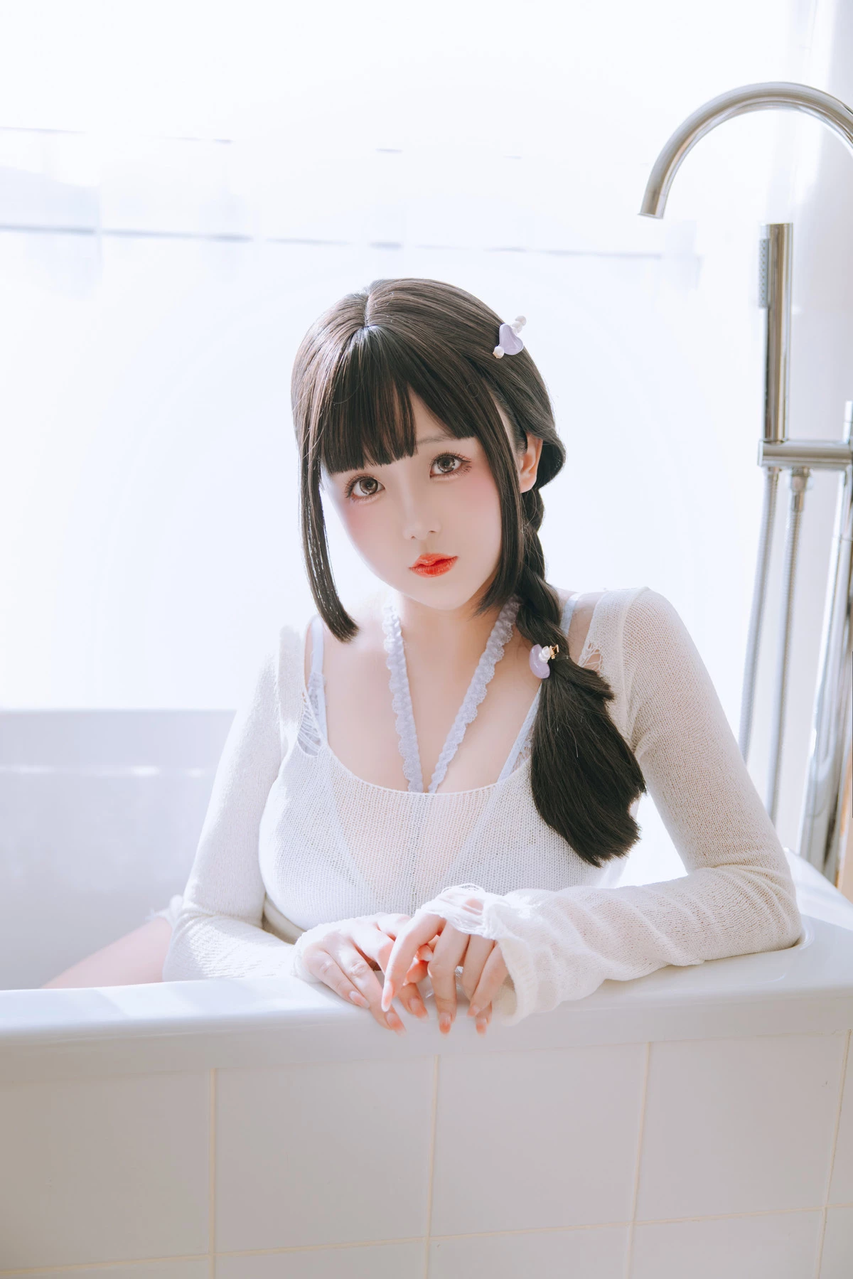 Xgyw.Org_Cosplay美女日奈娇牛仔裤人妻主题白色缕空上衣配牛仔短裤露灰色蕾丝内衣诱惑写真115P