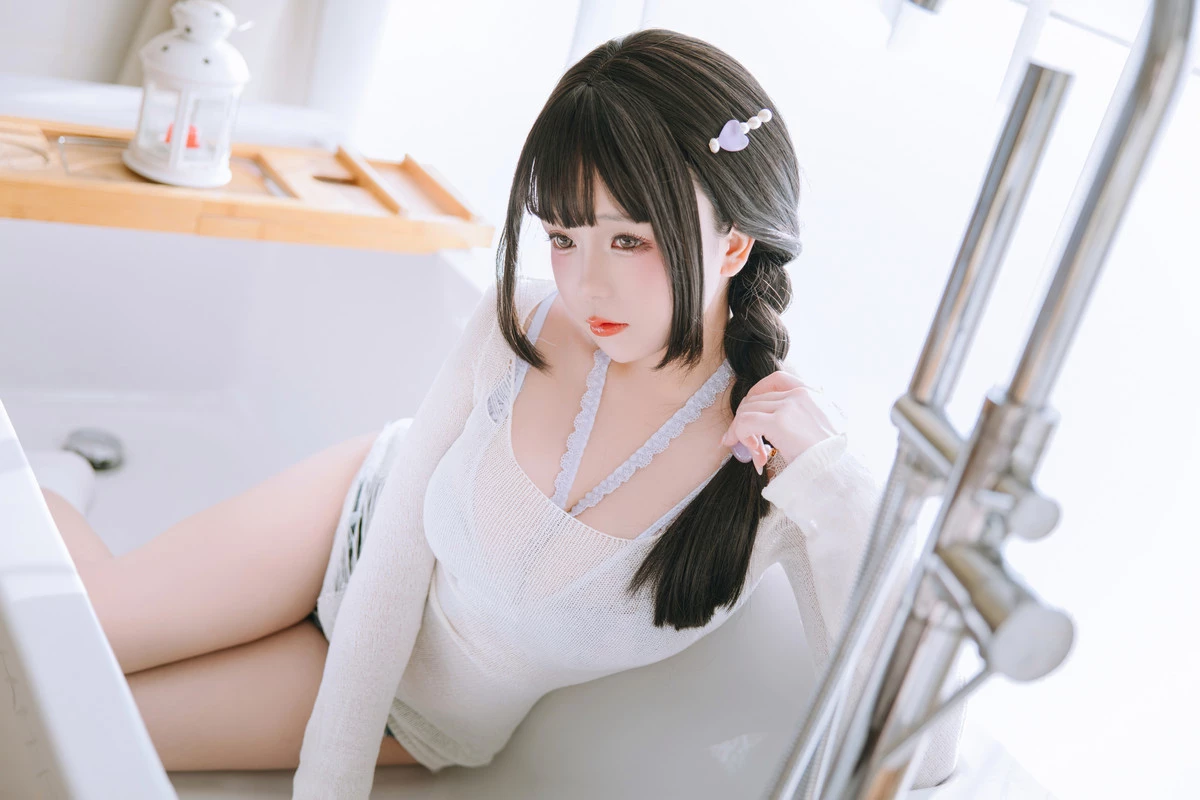 Xgyw.Org_Cosplay美女日奈娇牛仔裤人妻主题白色缕空上衣配牛仔短裤露灰色蕾丝内衣诱惑写真115P