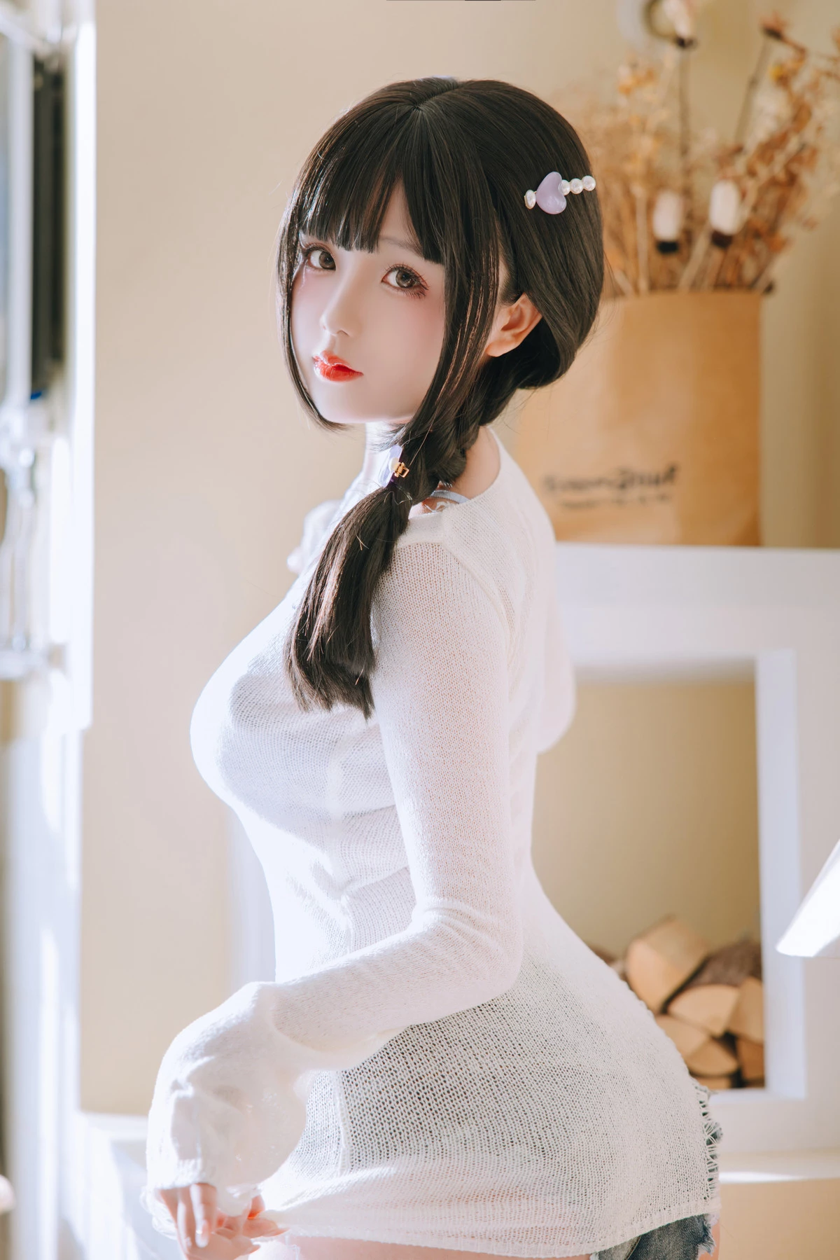 Xgyw.Org_Cosplay美女日奈娇牛仔裤人妻主题白色缕空上衣配牛仔短裤露灰色蕾丝内衣诱惑写真115P