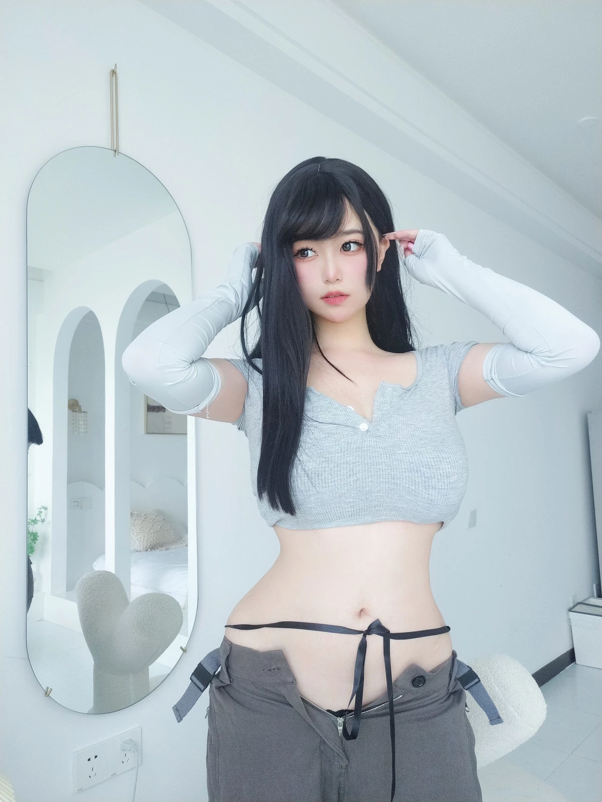 Xgyw.Org_Coser妹子女主K吉他妹妹主题性感灰色半截上衣配宽松长裤半撩秀惹火身材诱惑写真46P
