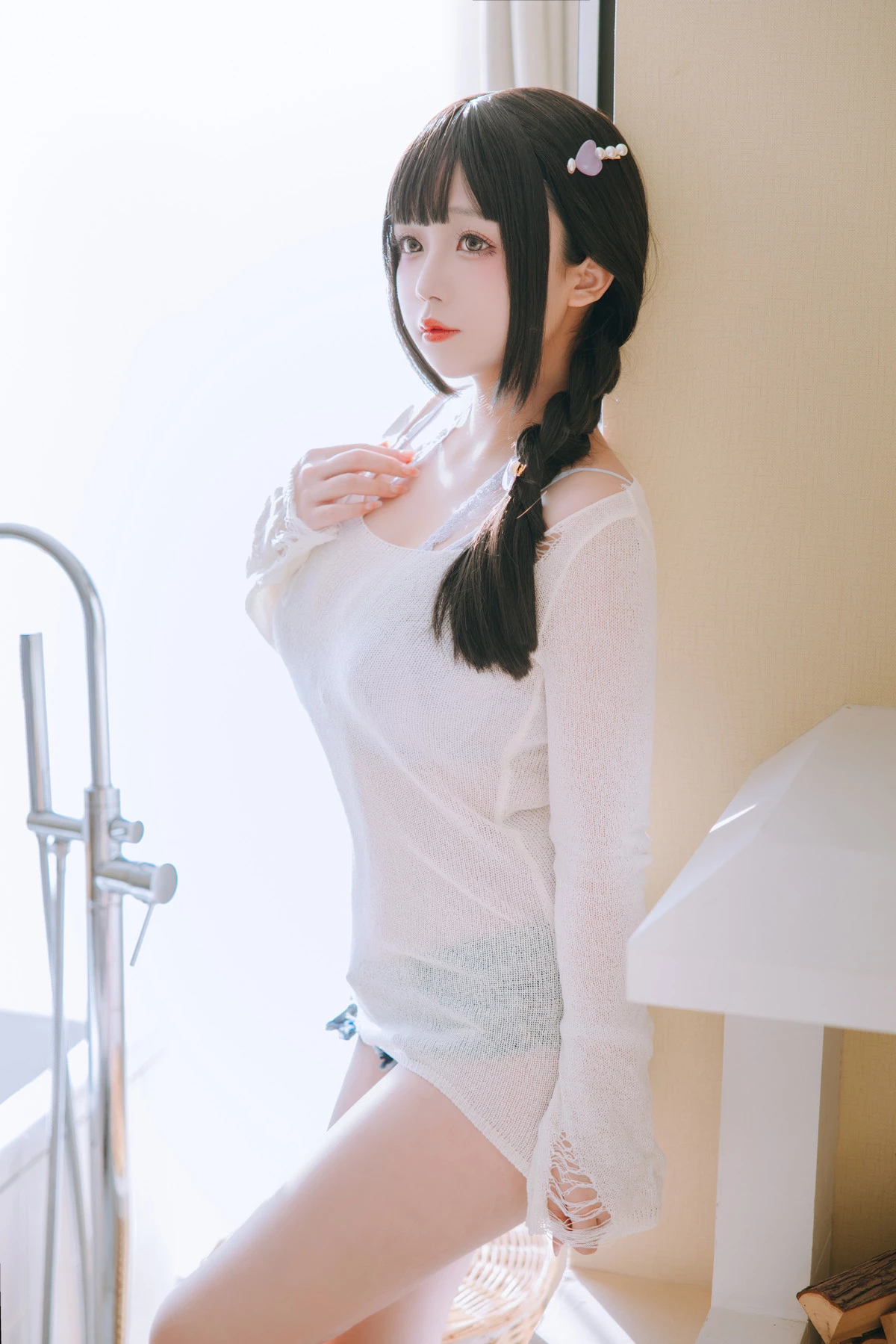 Xgyw.Org_Cosplay美女日奈娇牛仔裤人妻主题白色缕空上衣配牛仔短裤露灰色蕾丝内衣诱惑写真115P