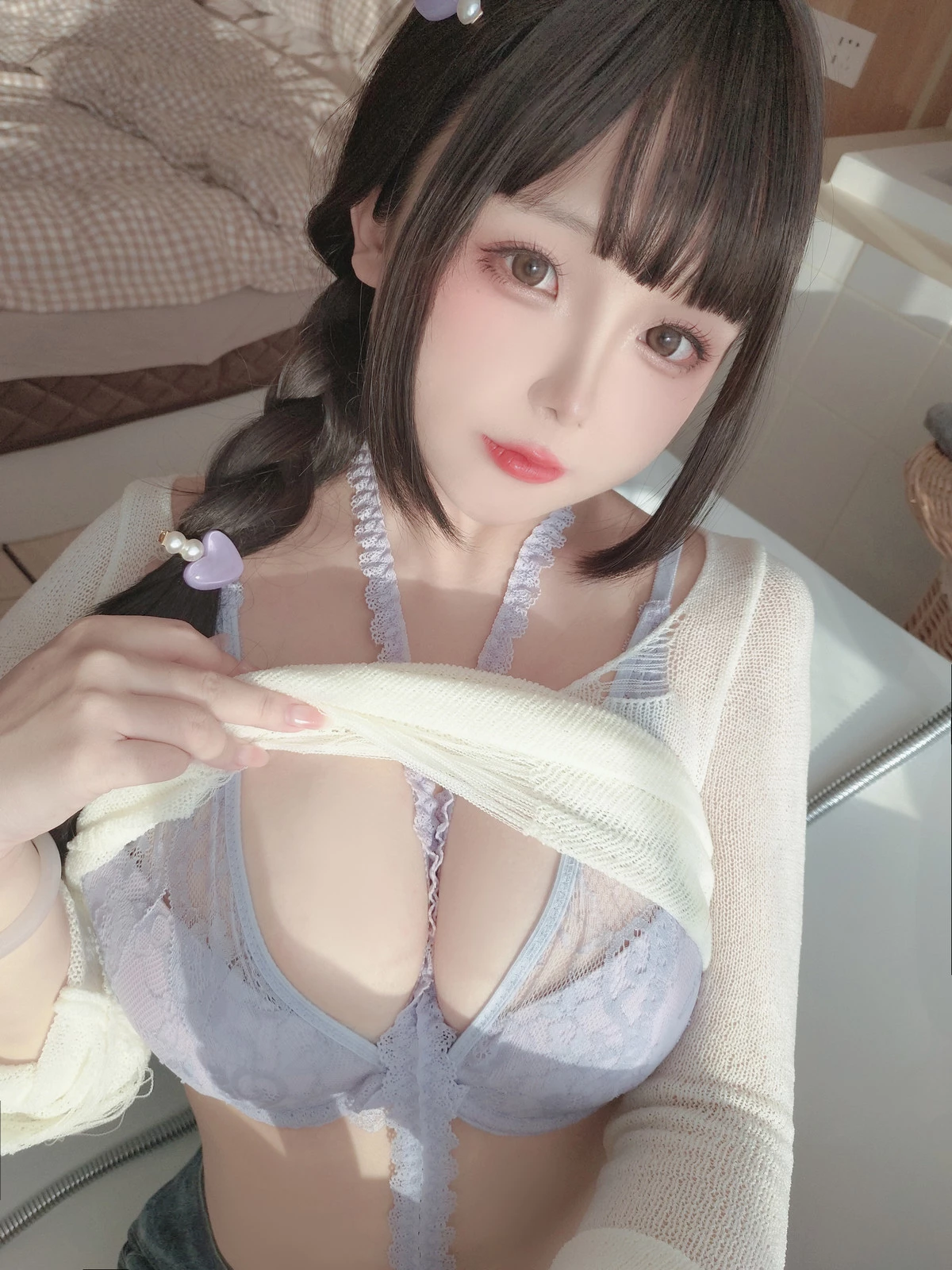 Xgyw.Org_Cosplay美女日奈娇牛仔裤人妻主题白色缕空上衣配牛仔短裤露灰色蕾丝内衣诱惑写真115P