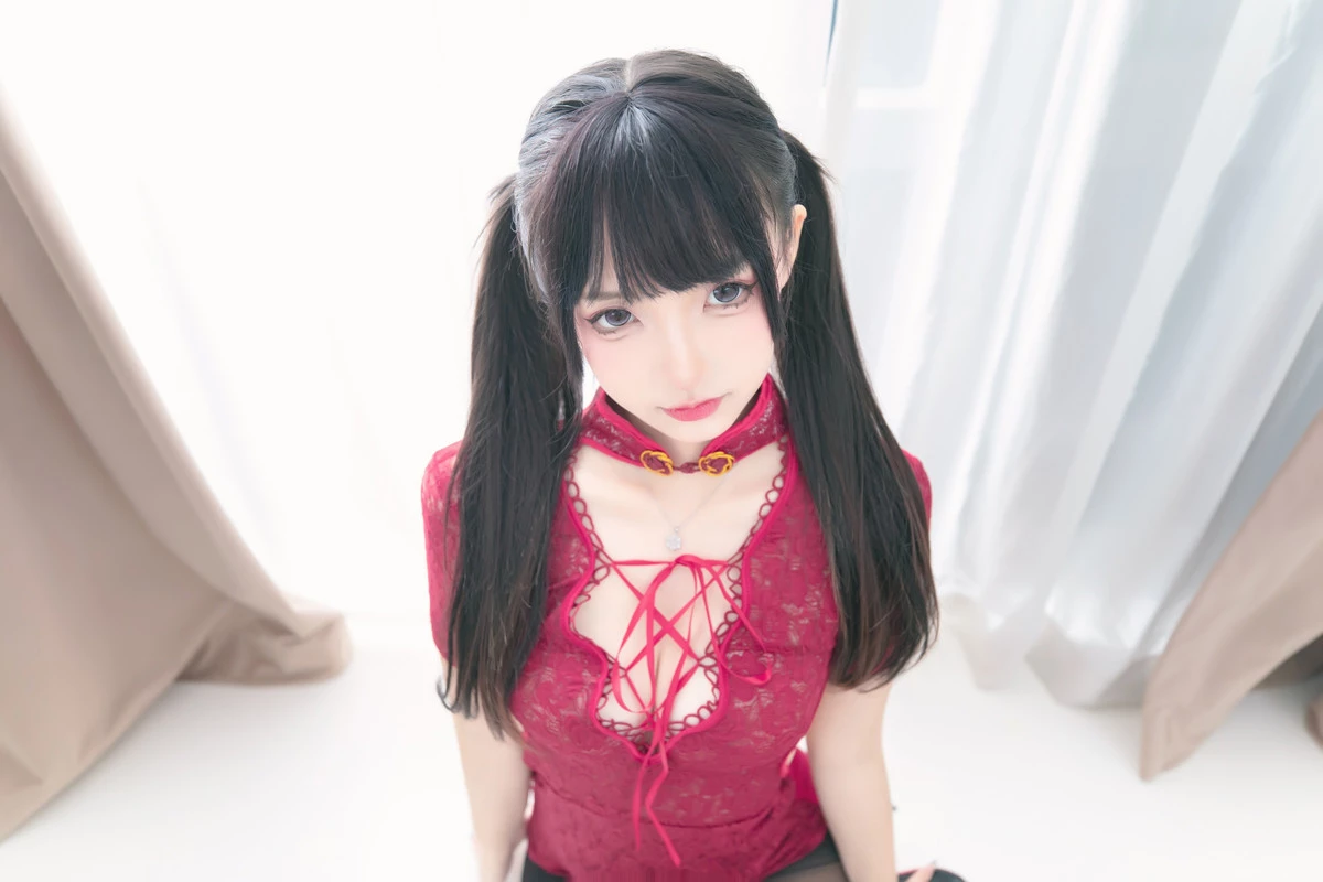 Xgyw.Org_萝莉美女神楽板真冬想入非非主题私房性感红色缕空上衣配超薄无内黑丝秀翘臀美腿诱惑写真75P