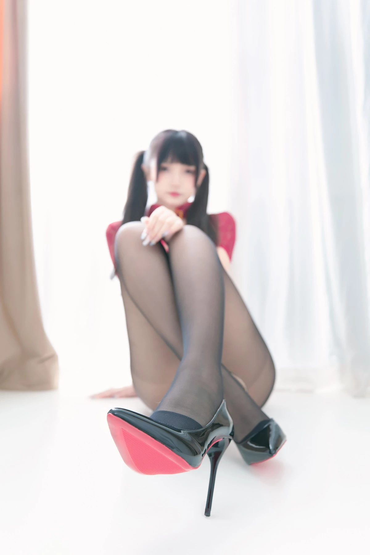 Xgyw.Org_萝莉美女神楽板真冬想入非非主题私房性感红色缕空上衣配超薄无内黑丝秀翘臀美腿诱惑写真75P