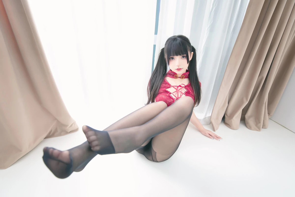 Xgyw.Org_萝莉美女神楽板真冬想入非非主题私房性感红色缕空上衣配超薄无内黑丝秀翘臀美腿诱惑写真75P