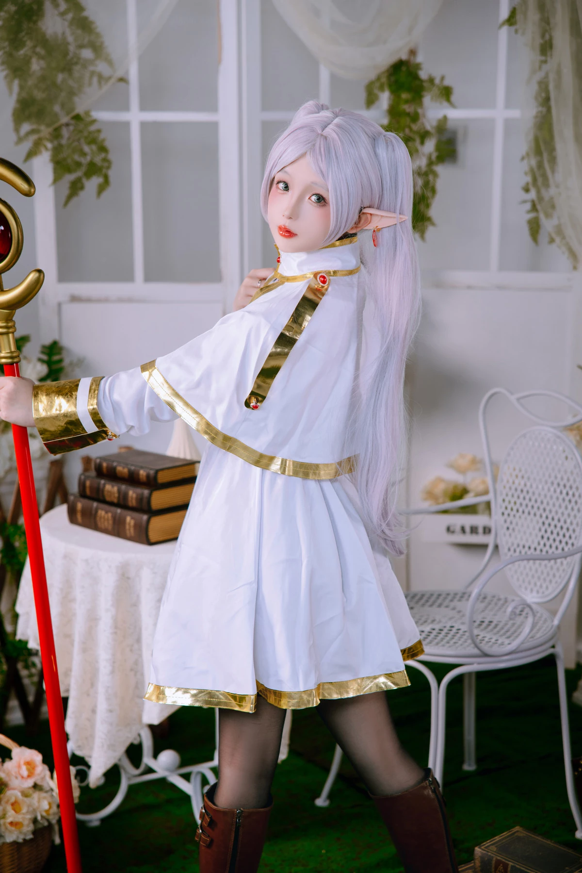 Xgyw.Org_Cosplay美女日奈娇芙莉莲主题性感精灵装扮白色三点式内衣秀油亮肌肤撩人诱惑写真50P