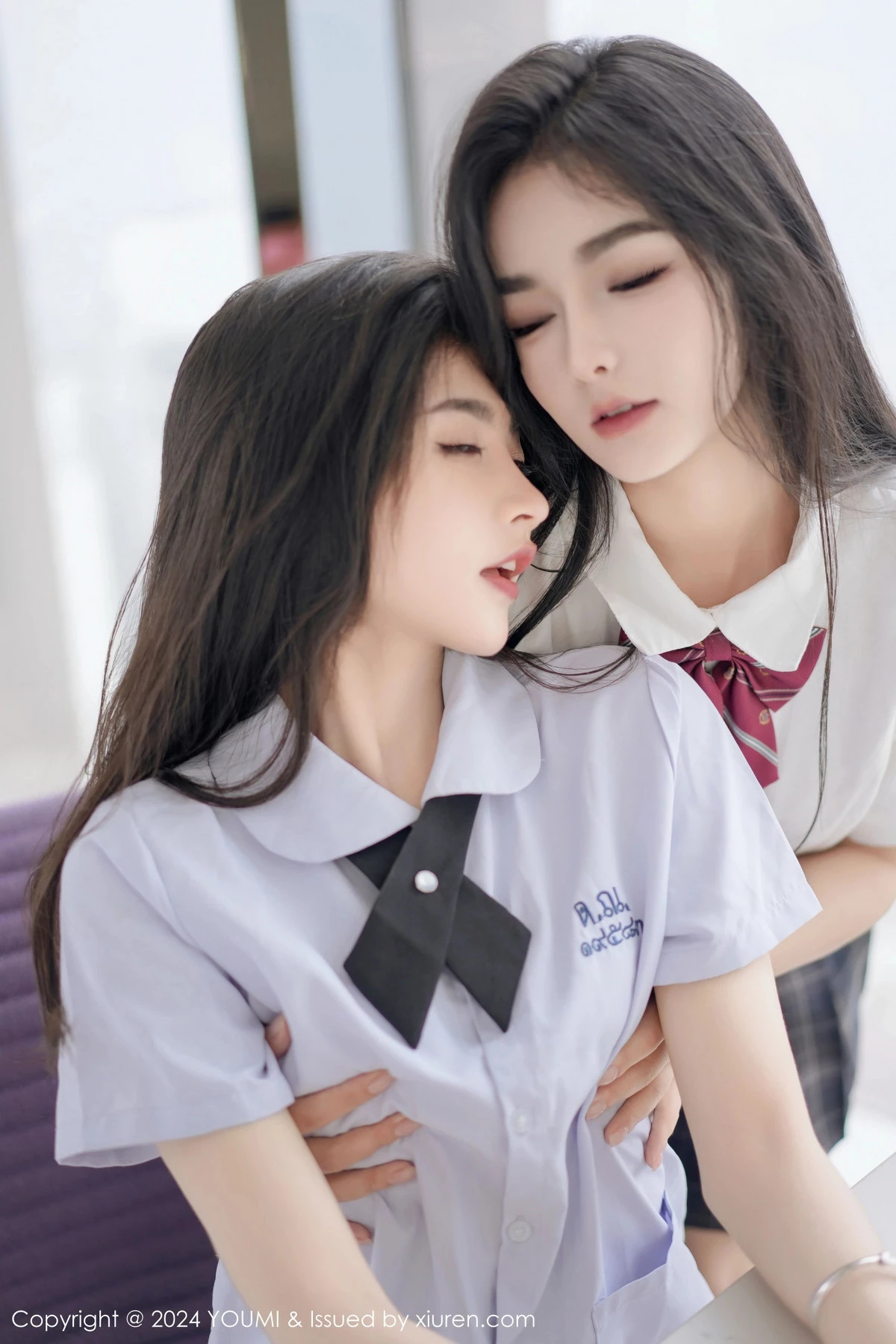 Xgyw.Org_[YouMi尤蜜荟]Vol.1057_模特鱼尾fish＆小茶茶性感学妹制服配黑丝袜秀完美身材迷人写真103P