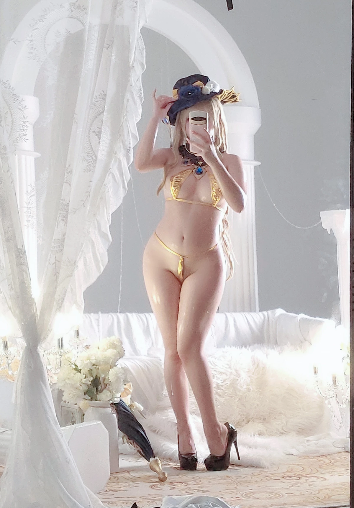 Xgyw.Org_Cosplay美女日奈娇娜维娅主题私房半脱露性感金色内衣秀油亮肌肤丰满身材诱惑写真74P
