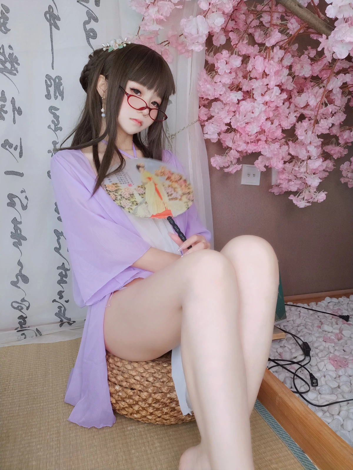 Xgyw.Org_网络美女软妹摇摇乐古代风格主题性感紫色薄纱古装服饰配丁字裤秀翘臀美腿诱惑写真117P