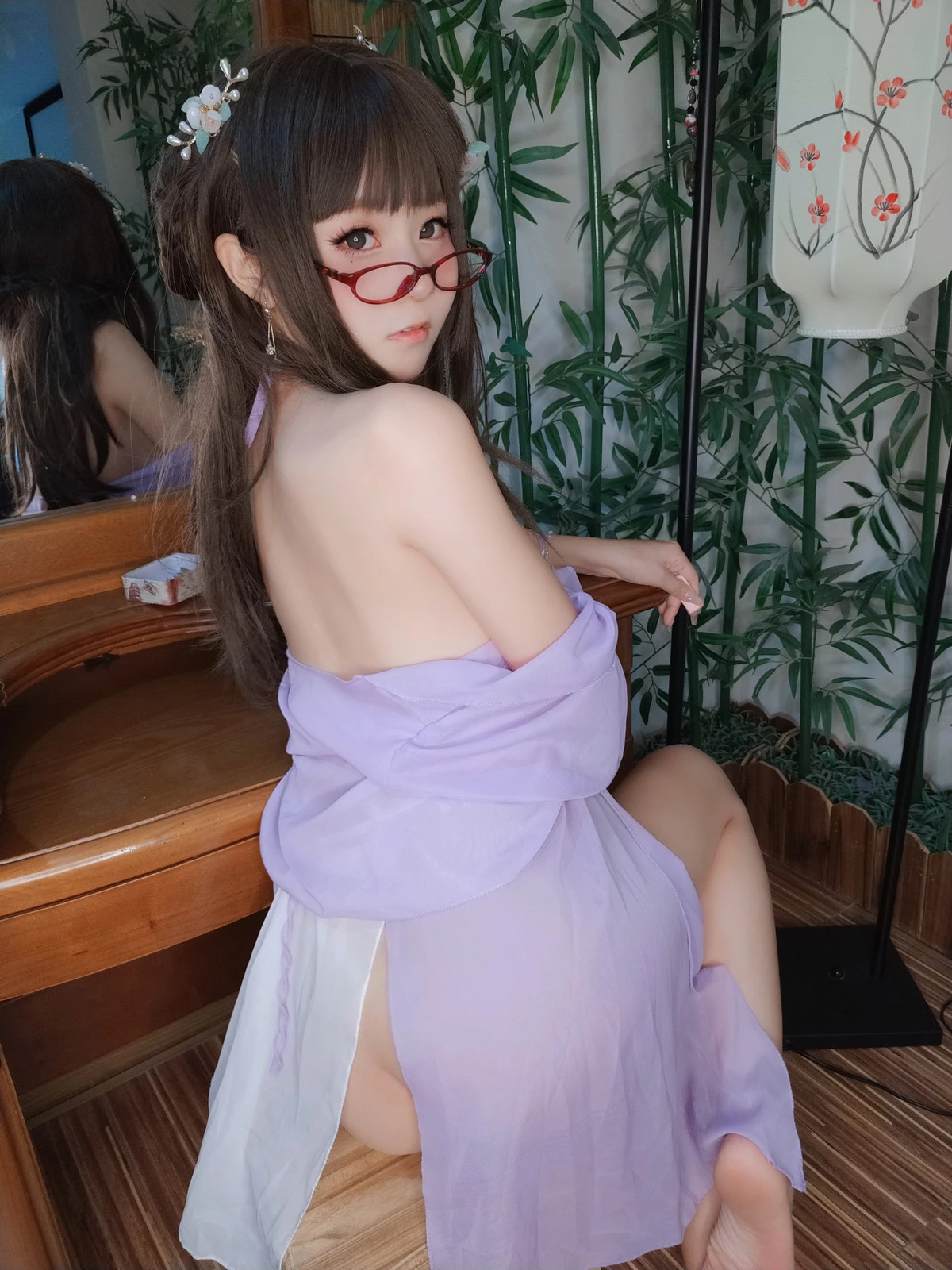 Xgyw.Org_网络美女软妹摇摇乐古代风格主题性感紫色薄纱古装服饰配丁字裤秀翘臀美腿诱惑写真117P