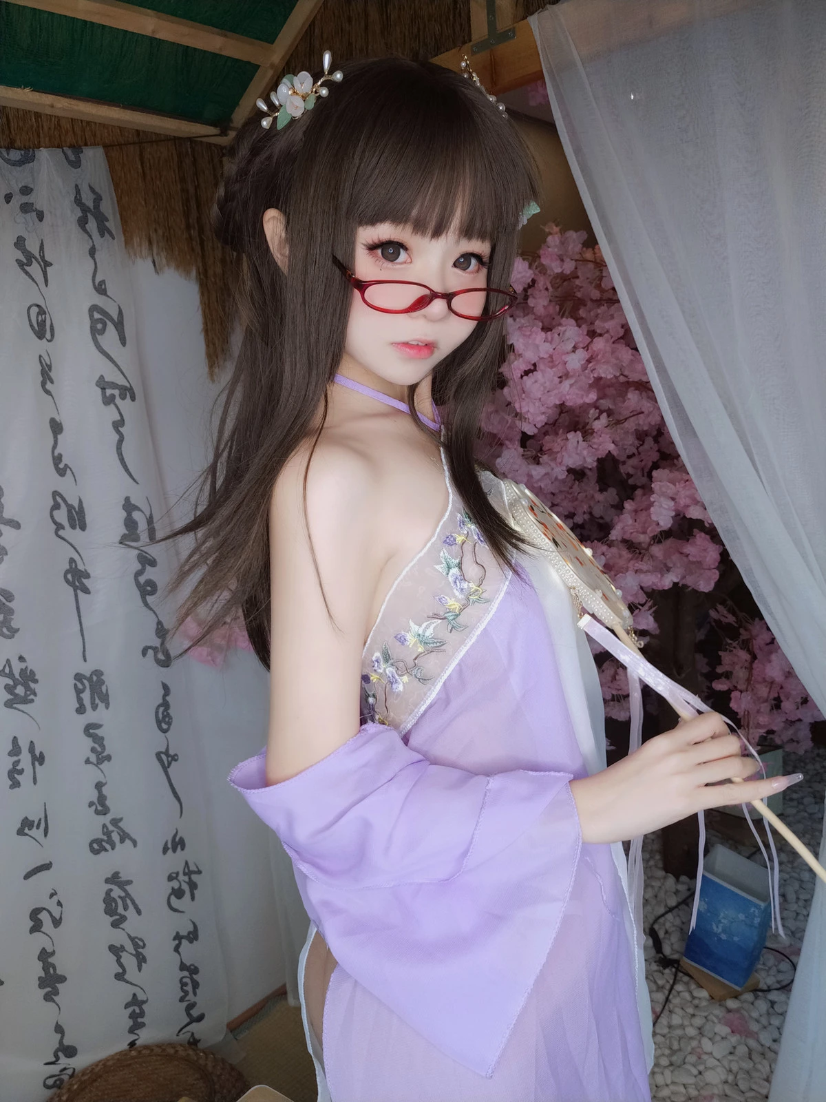 Xgyw.Org_网络美女软妹摇摇乐古代风格主题性感紫色薄纱古装服饰配丁字裤秀翘臀美腿诱惑写真117P