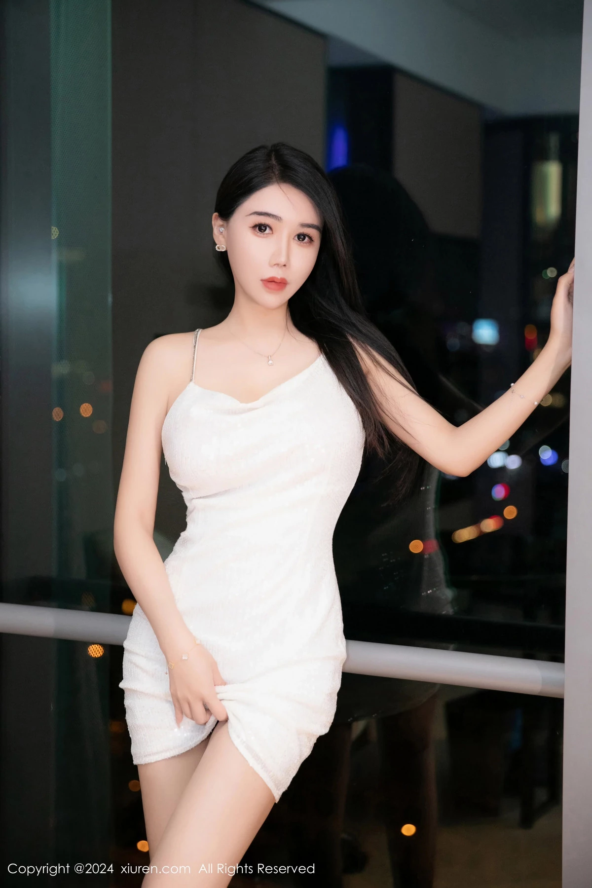 Xgyw.Org_XiuRen第8529期_模特李若汐性感白色连衣短裙露黑色情趣内衣秀惹火身材诱惑写真91P
