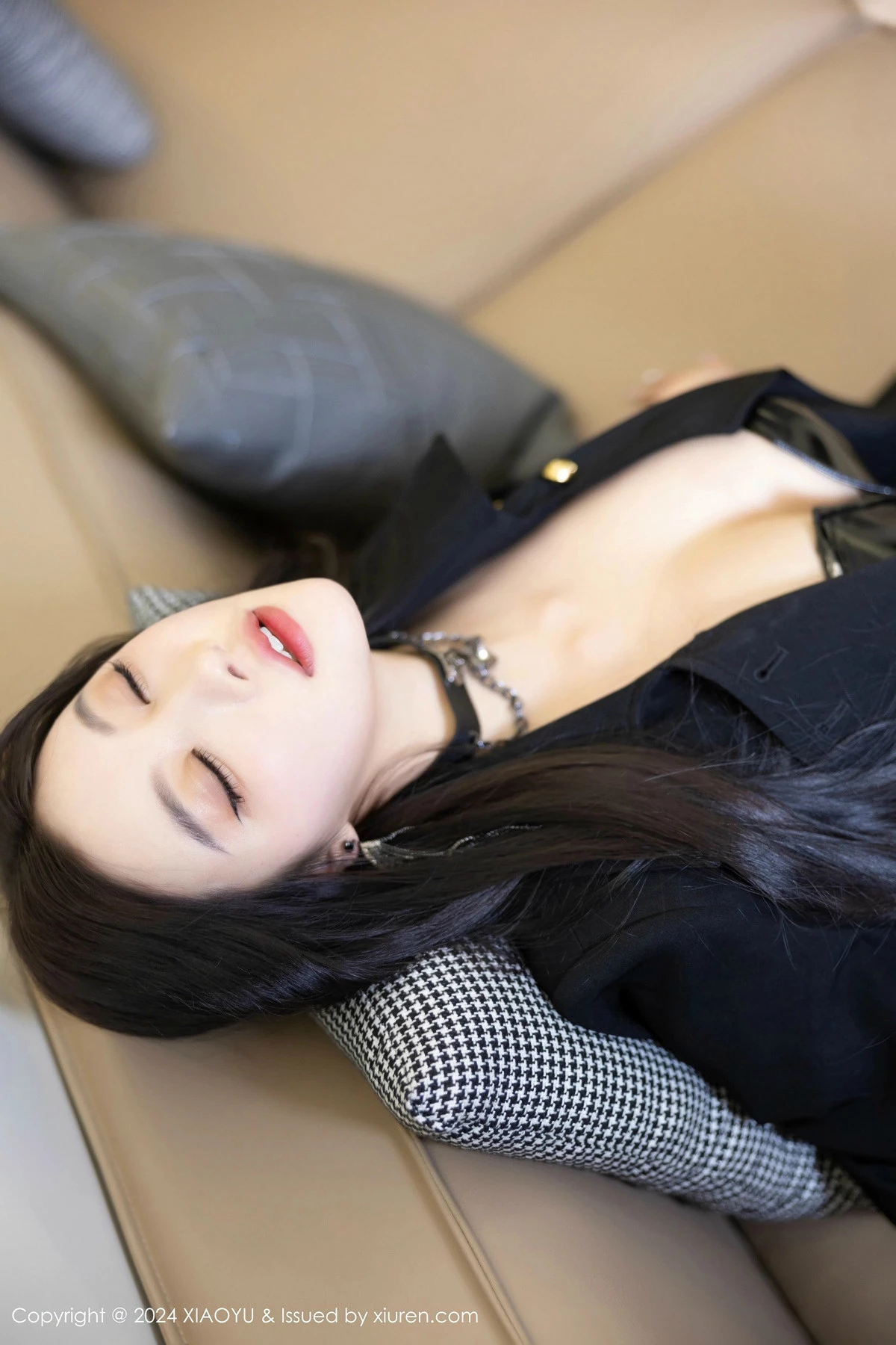 Xgyw.Org_[XiaoYu画语界]Vol.1241_女神杨晨晨Yome黑色外套露性感黑色皮质内衣秀丰腴身材诱惑写真85P