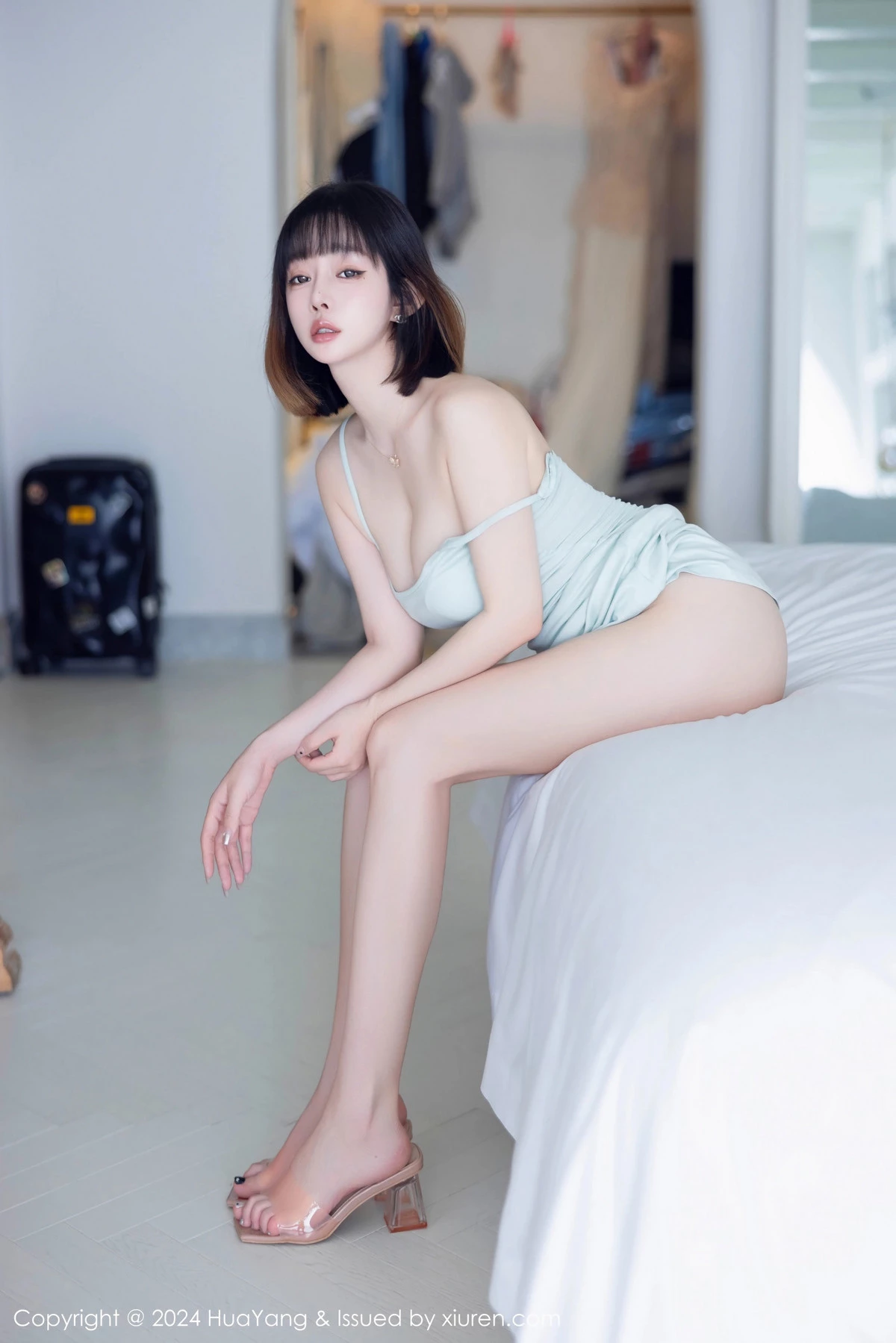 Xgyw.Org_[HuaYang花漾]Vol.586_女神王雨纯性感淡绿色露肩连衣长裙半脱秀丰腴身姿撩人诱惑写真94P