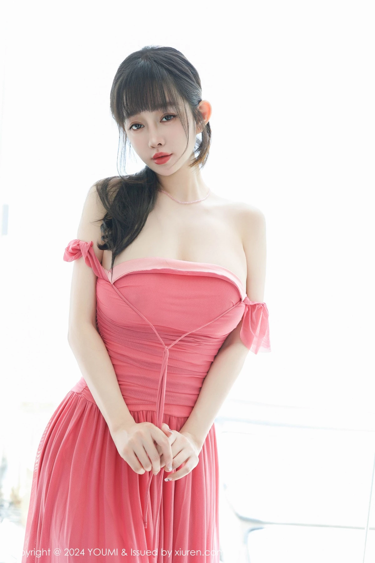 Xgyw.Org_[YouMi尤蜜荟]Vol.1077_女神王雨纯性感红色露肩连衣长裙配超薄肉丝秀曼妙身姿诱惑写真94P