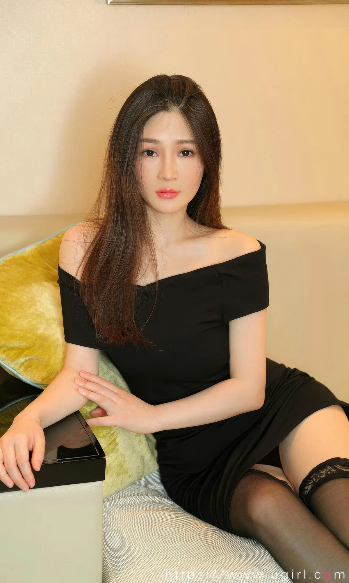 Xgyw.Org_[Ugirls爱尤物]No.2864期_模特Zoe性感黑色JK制服+黑色连衣短裙秀曼妙身姿诱惑写真35P