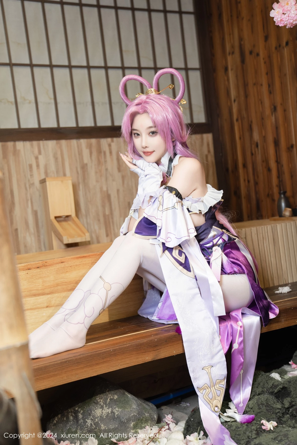 Xgyw.Org_XiuRen第8943期_女神杨晨晨Yome性感紫色Cosplay服饰配白丝袜秀丰满身材诱惑写真79P