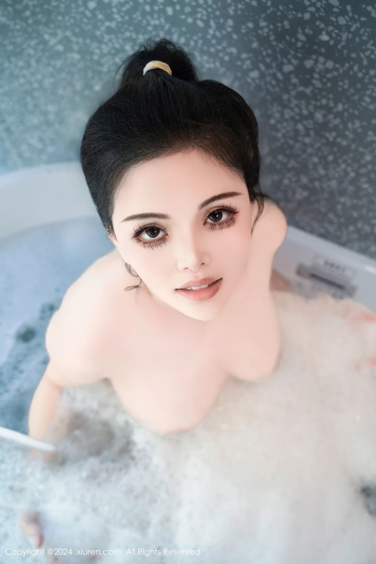 Xgyw.Org_XiuRen第8981期_新人模特陈三穗浴室性感黑色服饰配黑丝袜泡泡浴湿身诱惑写真74P