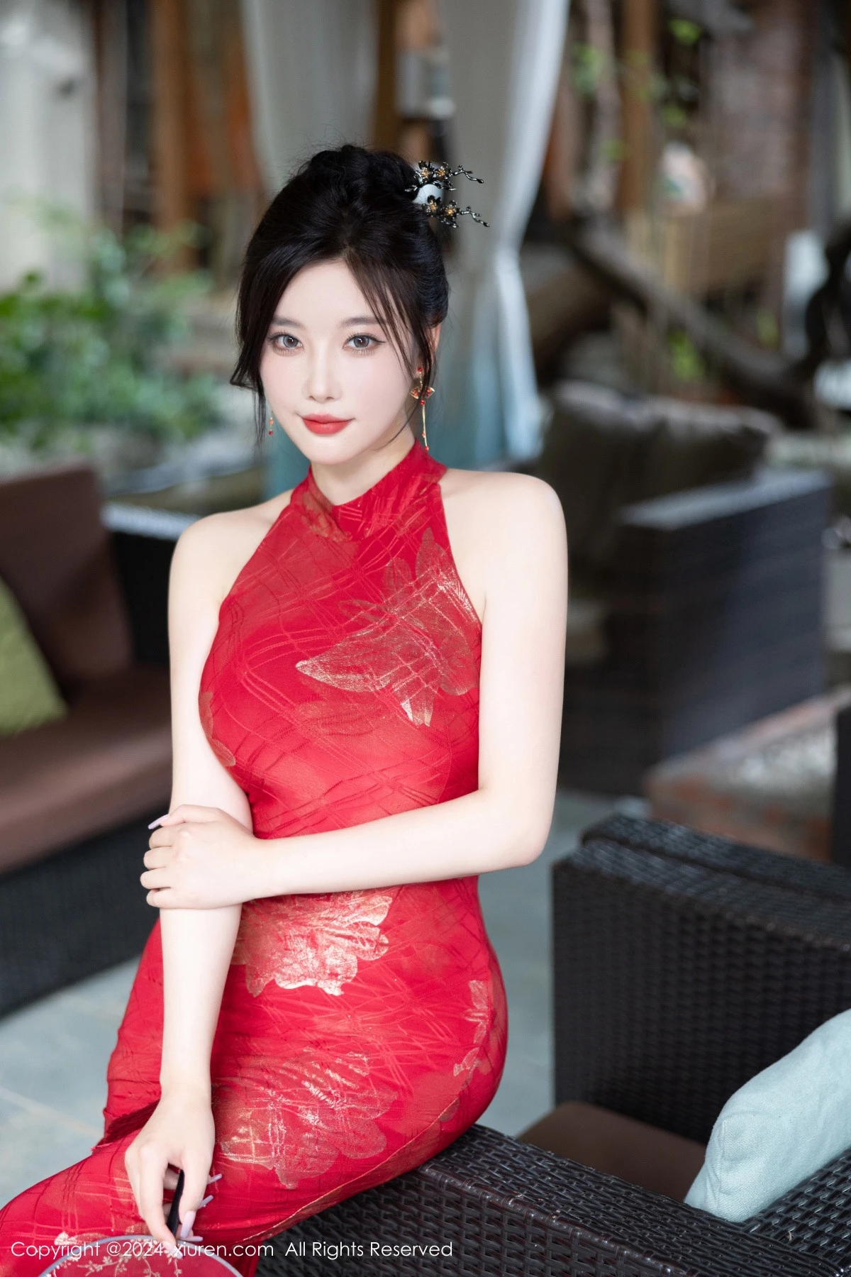 Xgyw.Org_XiuRen第8996期_女神杨晨晨Yome性感红色长旗袍配黑丝吊袜秀丰腴身材诱惑写真81P