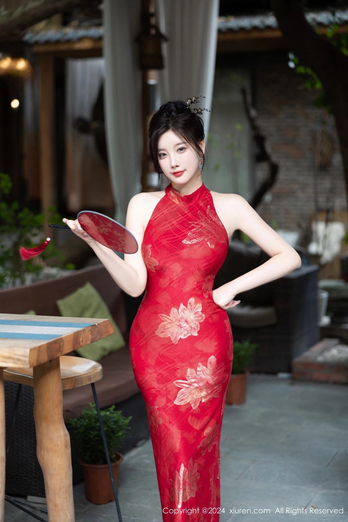 Xgyw.Org_XiuRen第8996期_女神杨晨晨Yome性感红色长旗袍配黑丝吊袜秀丰腴身材诱惑写真81P