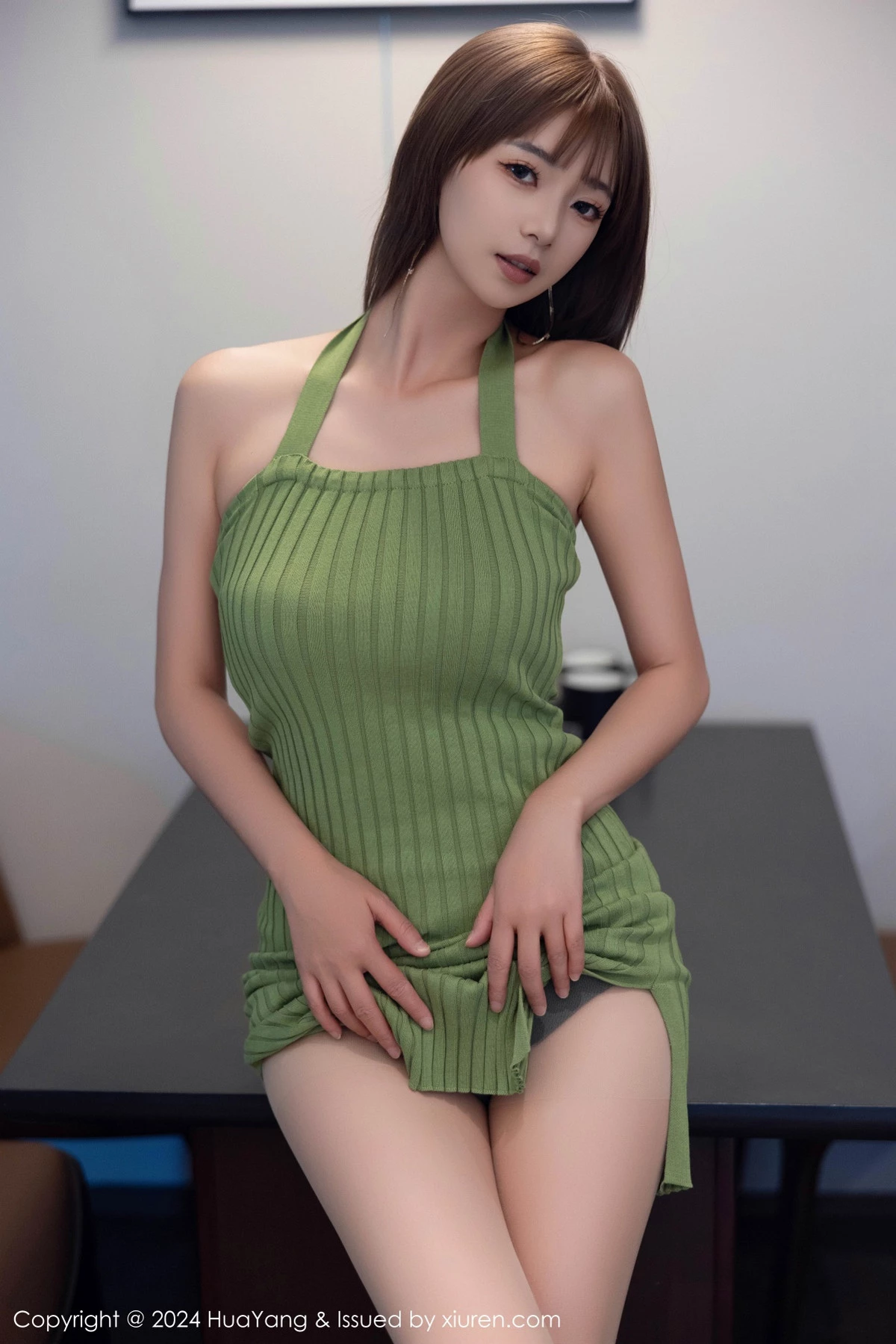 Xgyw.Org_[HuaYang花漾]Vol.600_女神宋-kiki性感绿色连衣短裙配超薄灰丝秀丰腴身材完美诱惑写真74P