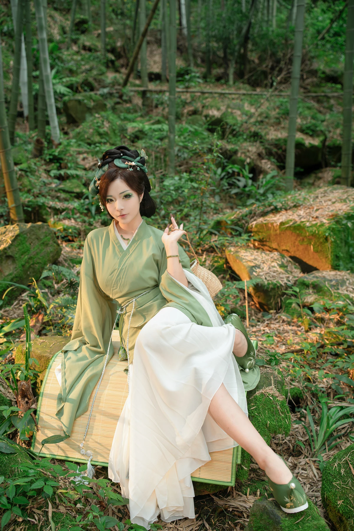 Xgyw.Org_网络美女yuuhui玉汇粽叶仙主题户外性感墨绿色服饰露绳艺捆绑秀惹火身材诱惑写真120P