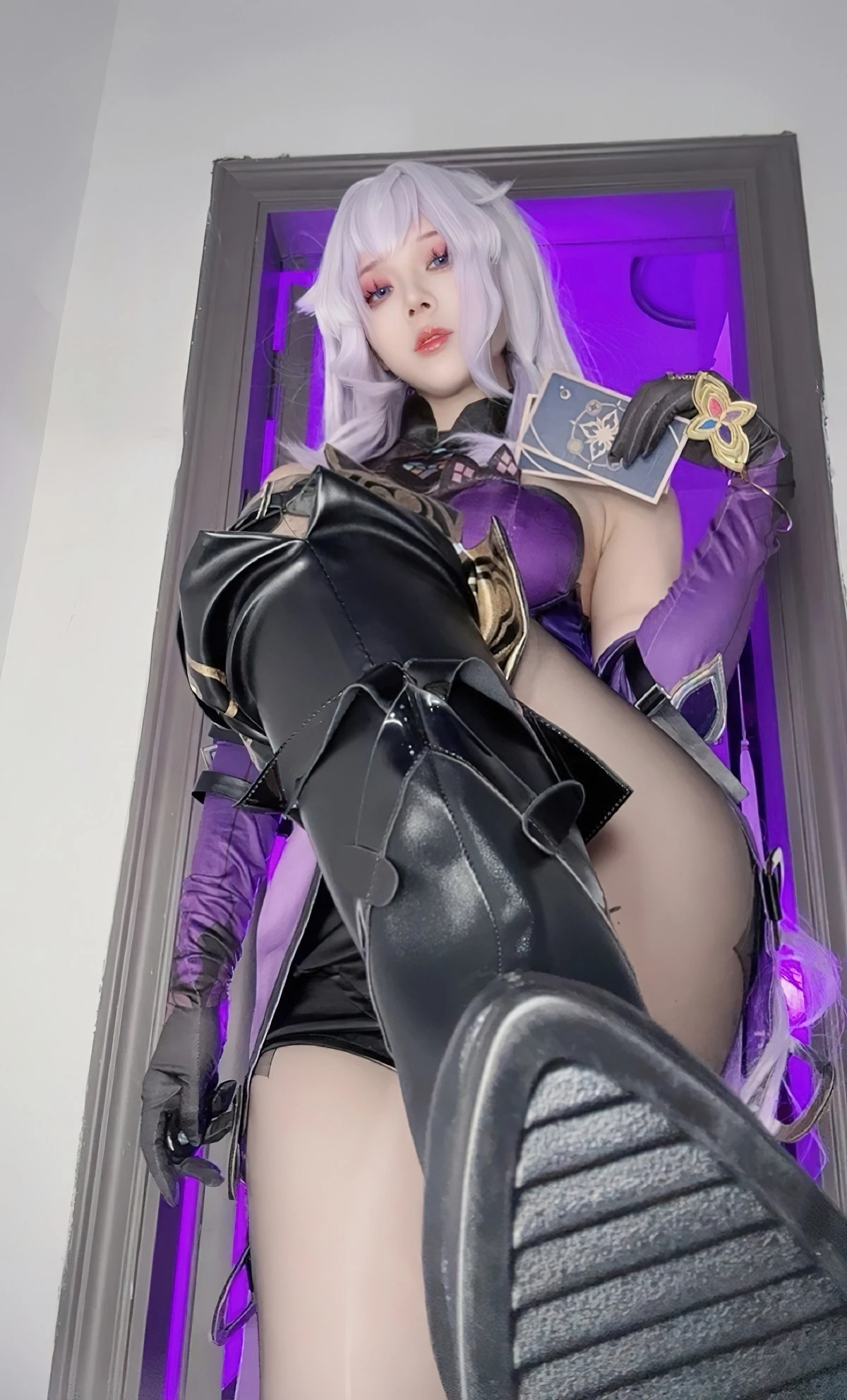 Xgyw.Org_网络美女九言黑天鹅主题私房性感黑色服饰配开档黑丝半脱露豪乳遮点惹火诱惑写真48P