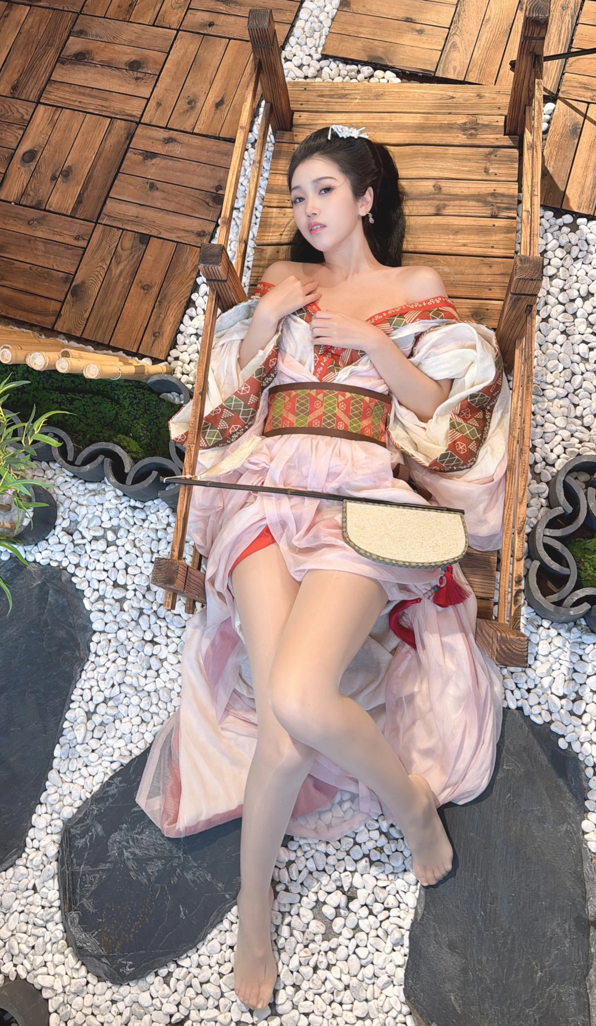 Xgyw.Org_人气Coser不呆猫战国袍主题私房性感古典服饰配超薄肉丝秀曼妙身姿撩人诱惑写真140P