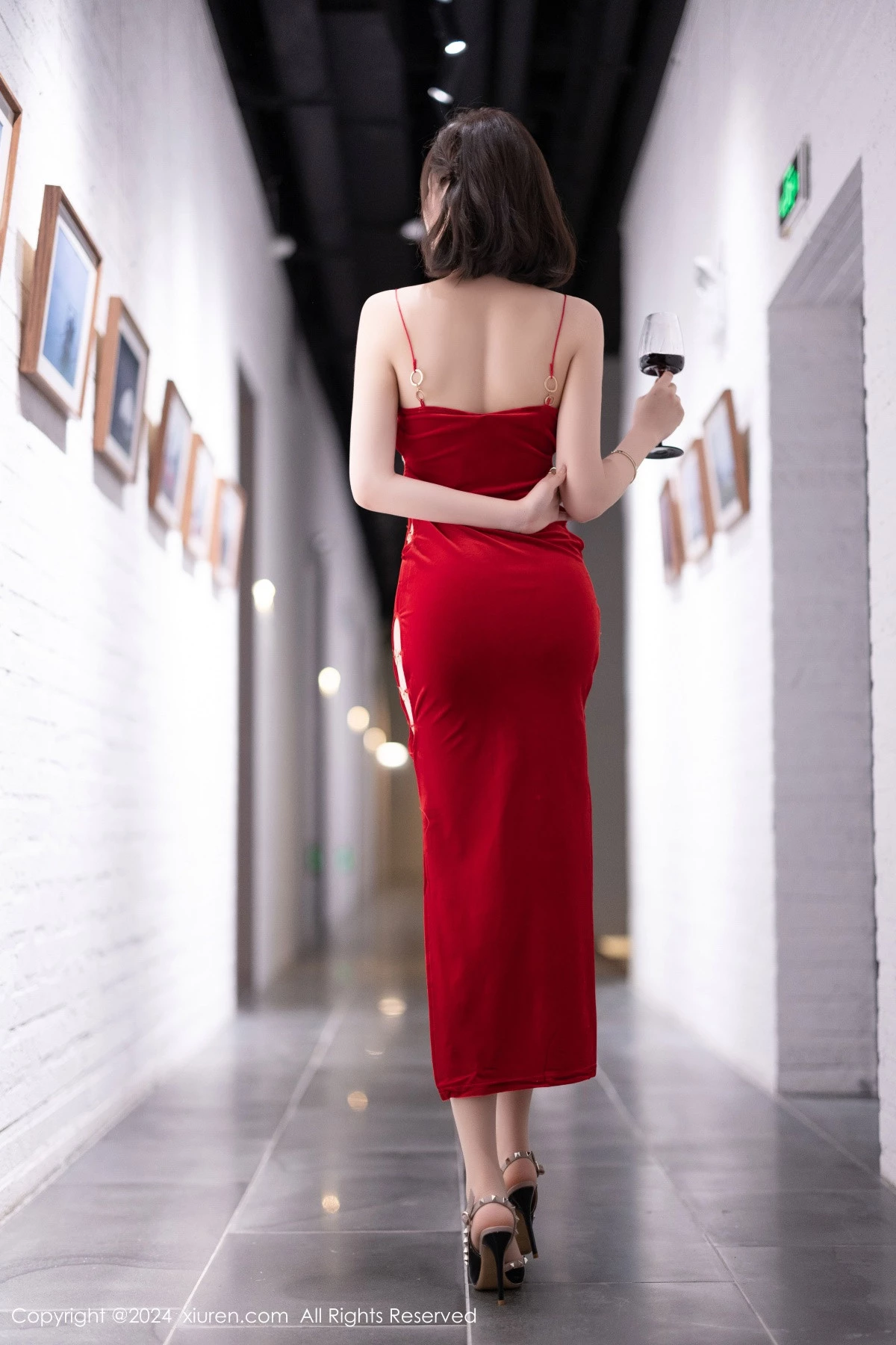 Xgyw.Org_XiuRen第9229期_女神徐莉芝Booty红色吊带连衣裙露情趣内衣秀曼妙身姿诱惑写真90P