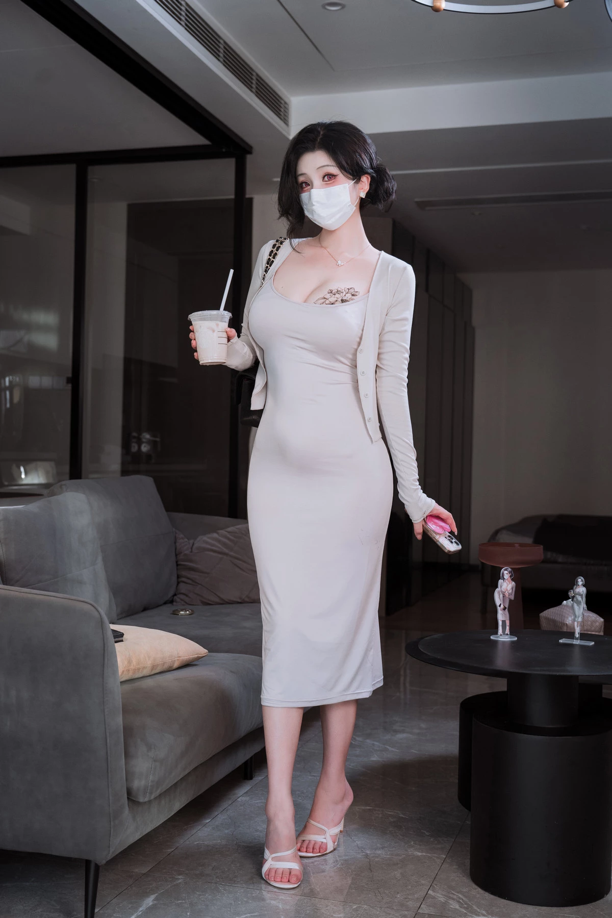 Xgyw.Org_网络美女rioko凉凉子邻居家的大姐姐主题性感连衣长裙露蕾丝内衣配黑丝吊袜诱惑写真60P
