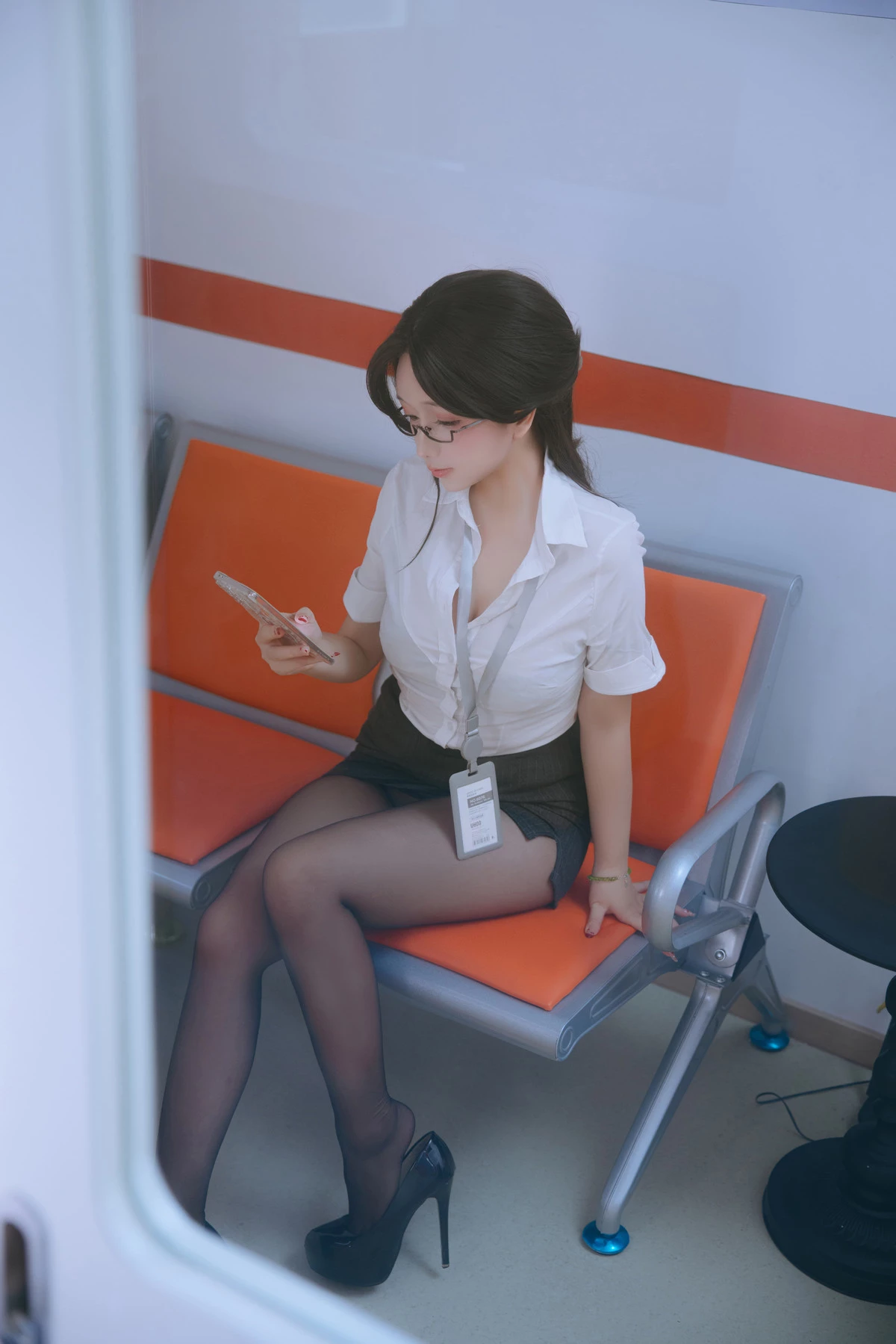 Xgyw.Org_Cosplay美女日奈娇地铁OL主题性感白色短T配黑短裙露超薄黑色秀丰满身材诱惑写真237P
