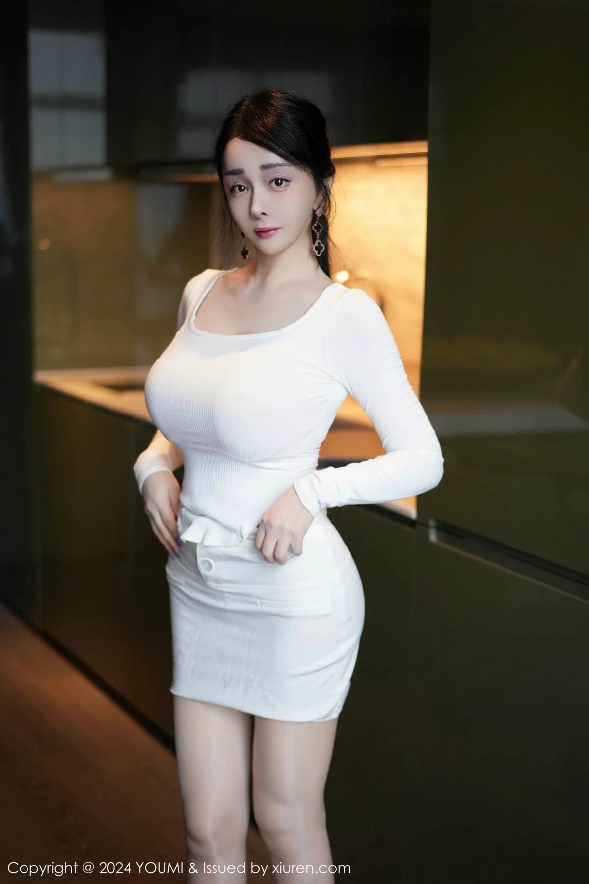 Xgyw.Org_[YouMi尤蜜荟]Vol.1107_模特允爾性感白色服饰露肉色内衣配开档肉丝秀丰满身材诱惑写真68P