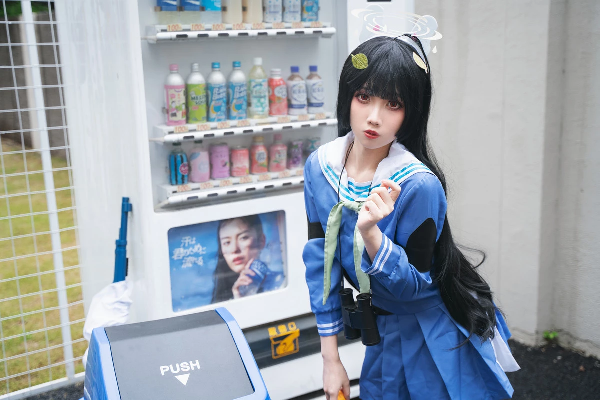 Xgyw.Org_Coser美女小和甜酒蔚蓝档案-霞沢美游主题性感学生服饰露白丝裤袜秀翘臀美腿诱惑写真81P