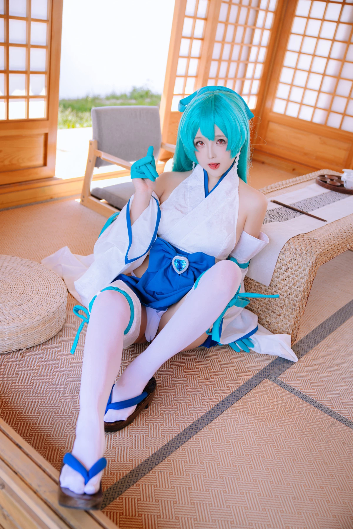 Xgyw.Org_Cosplay美女日奈娇水神小夜主题性感日系服饰露白色内衣配白丝袜秀惹火身材诱惑写真85P
