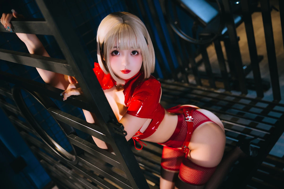 Xgyw.Org_Cosplay美女日奈娇狱长姐姐主题性感红色皮质情趣服饰配红丝吊袜秀丰满身材诱惑写真120P