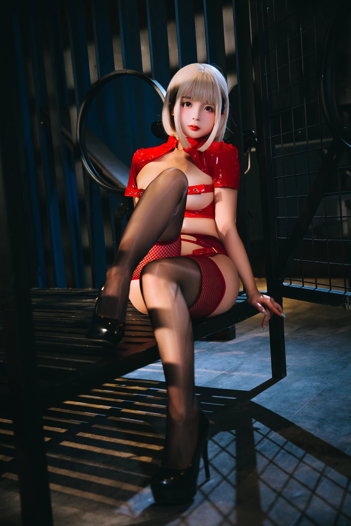 Xgyw.Org_Cosplay美女日奈娇狱长姐姐主题性感红色皮质情趣服饰配红丝吊袜秀丰满身材诱惑写真120P