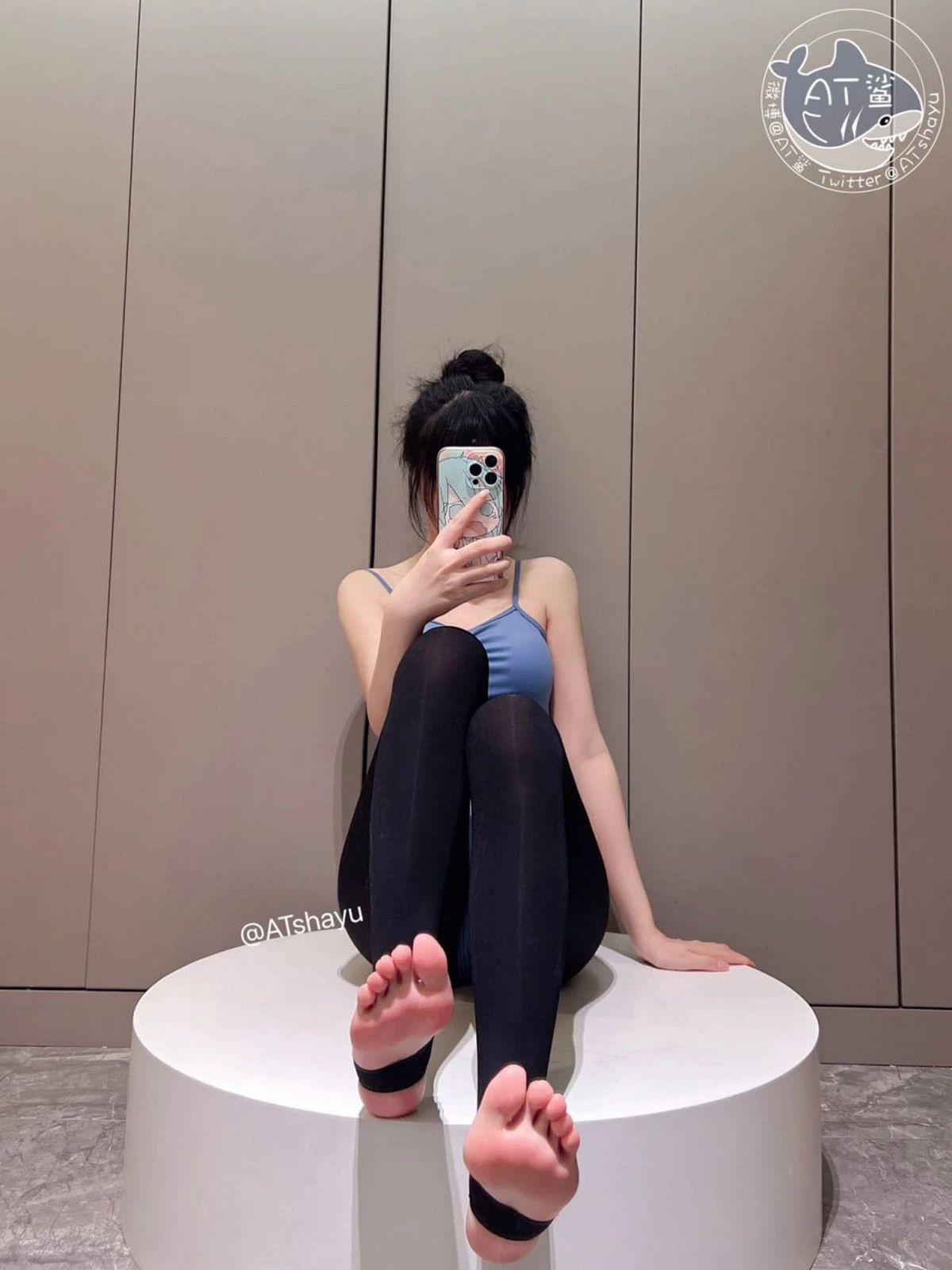 Xgyw.Org_Coser美女AT鲨舞蹈室的少女主题性感蓝色高叉连体衣配黑丝裤袜秀曼妙身姿诱惑写真52P