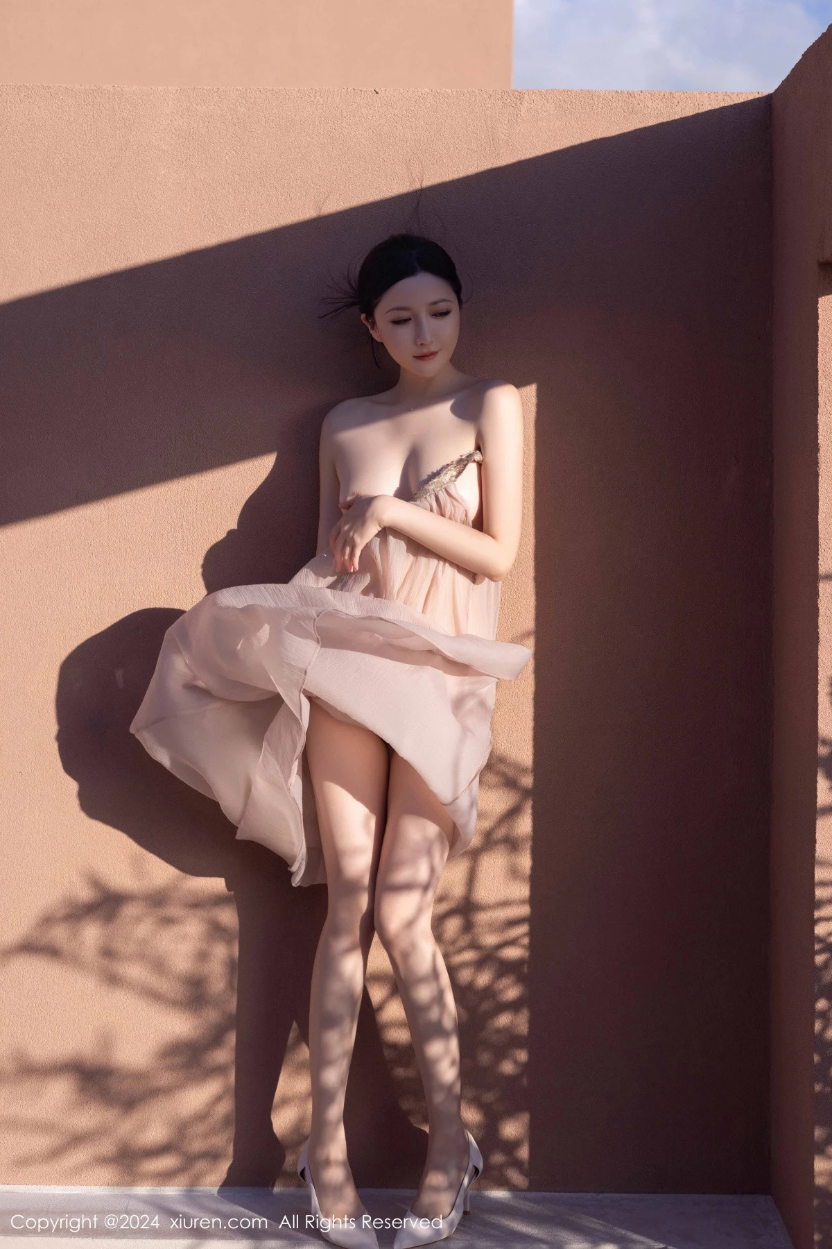 Xgyw.Org_XiuRen第9492期_模特鱼子酱Fish芦苇场景性感紫色轻透连衣裙秀惹火身材诱惑写真80P