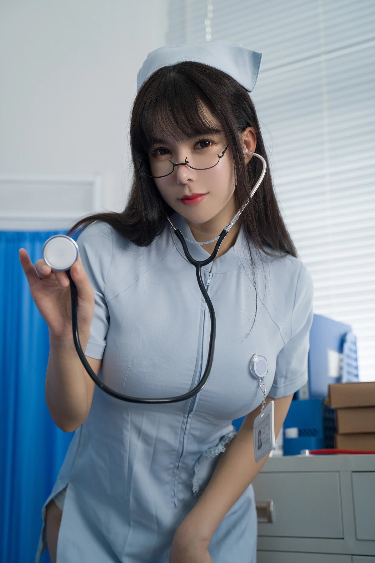 Xgyw.Org_动漫博主亚马逊鲶鱼新人看护师主题性感蓝色护士服配白丝吊袜半脱秀火辣身材诱惑写真100P